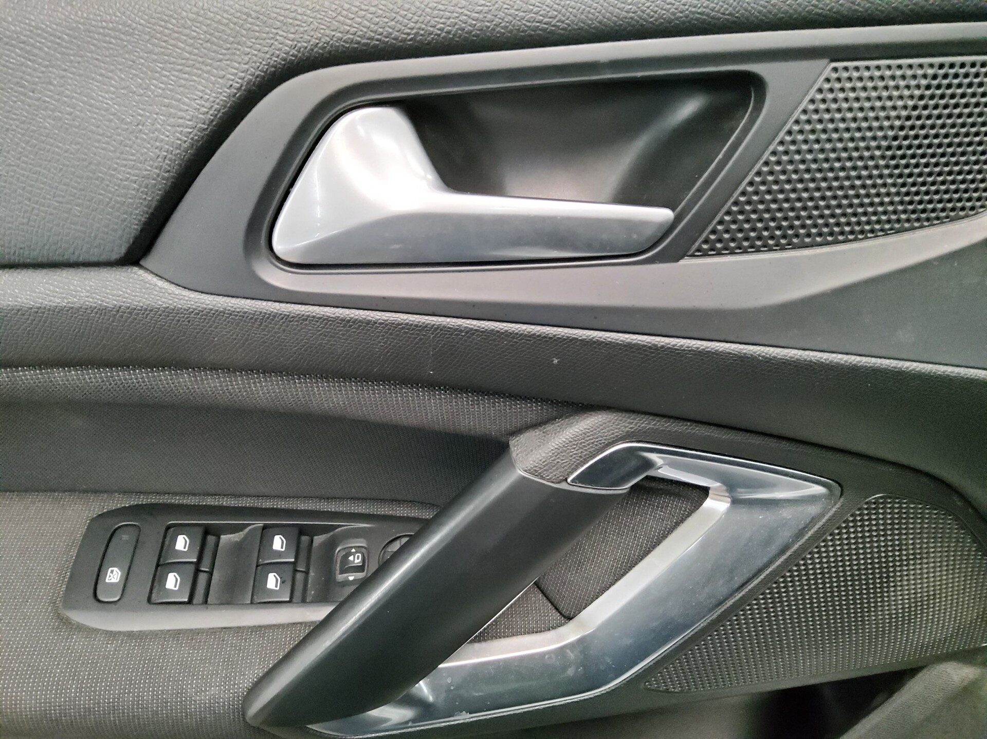 Peugeot 308 1.5 BlueHDi 130 Allure T-Leder Navi Pano AHK 9