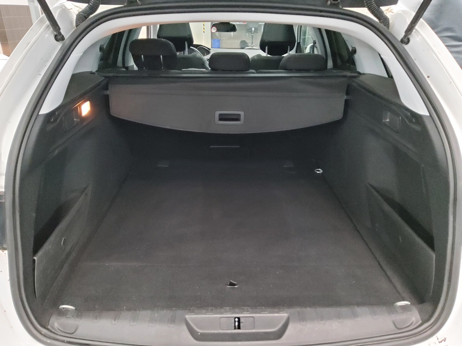 Peugeot 308 1.5 BlueHDi 130 Allure T-Leder Navi Pano AHK 11