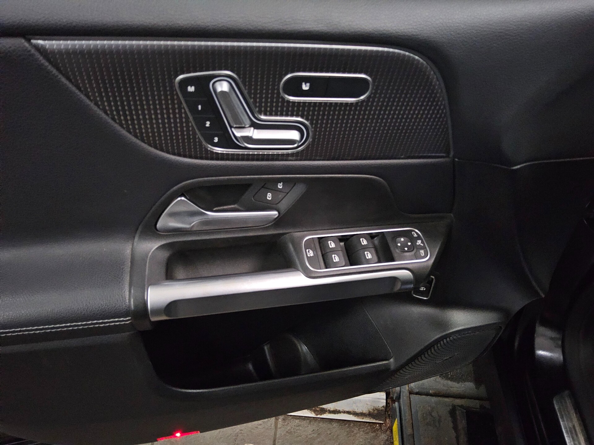 Mercedes-Benz GLB 200 d Progressive T-Leder Navi LED Pano RfK 10