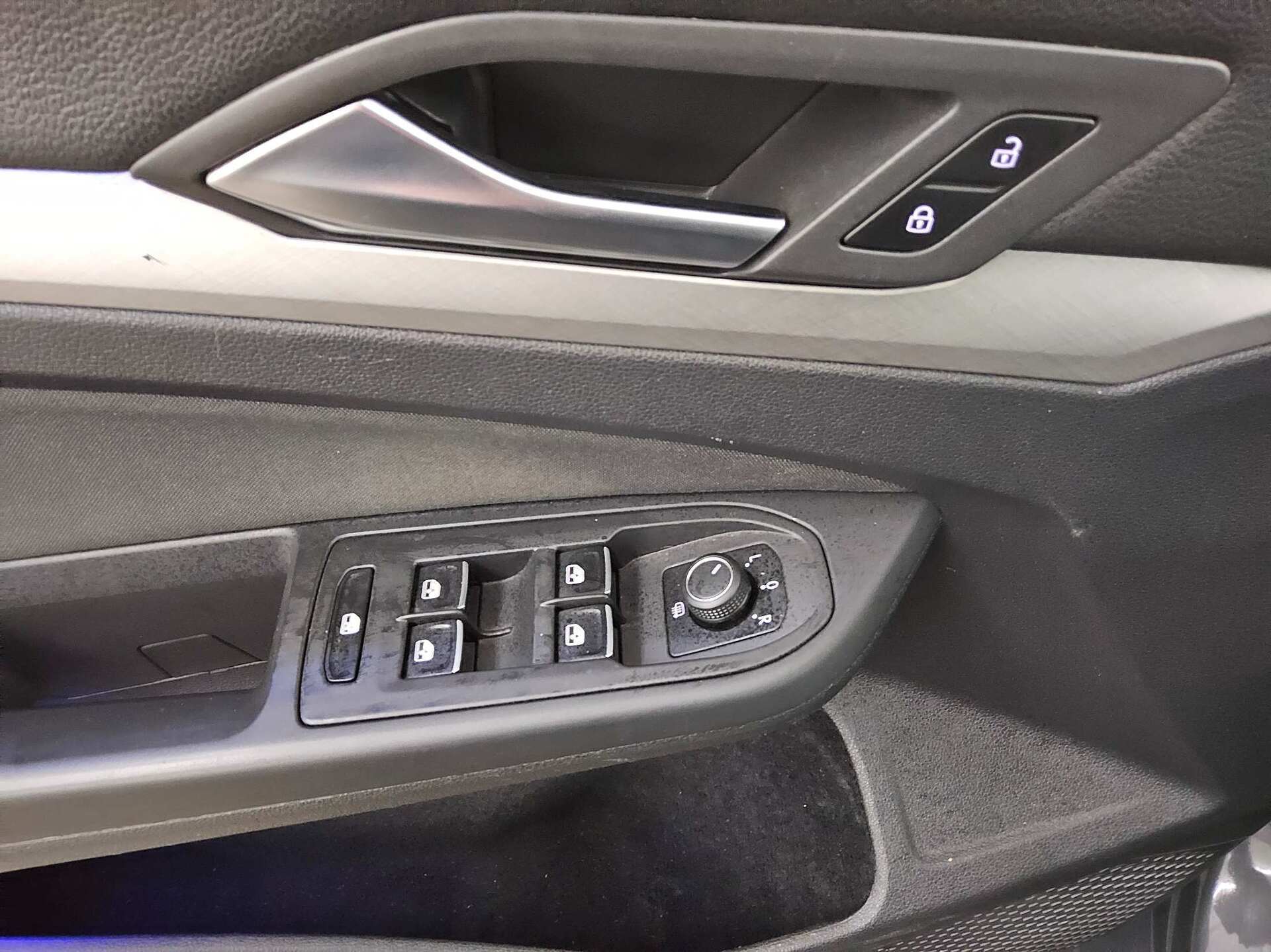 Volkswagen Golf-8 Var. 2.0 TDI Life Navi LED DC AHK ACC Shz 10