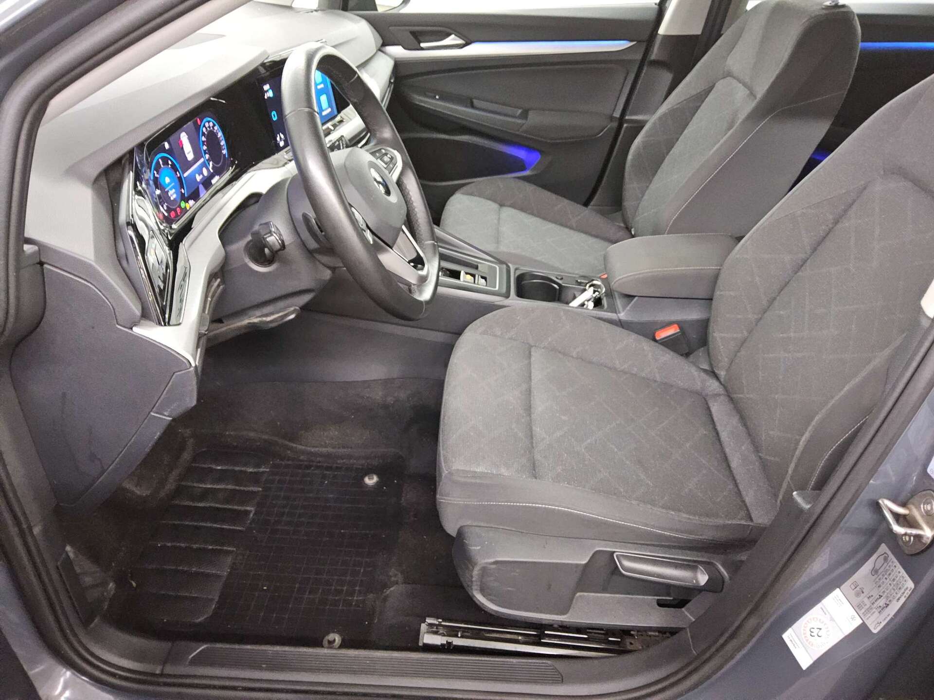 Volkswagen Golf-8 Var. 2.0 TDI Life Navi LED DC AHK ACC Shz 9