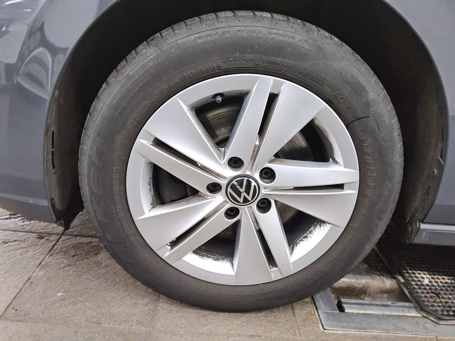 Volkswagen Golf-8 Var. 2.0 TDI Life Navi LED DC AHK ACC Shz 11