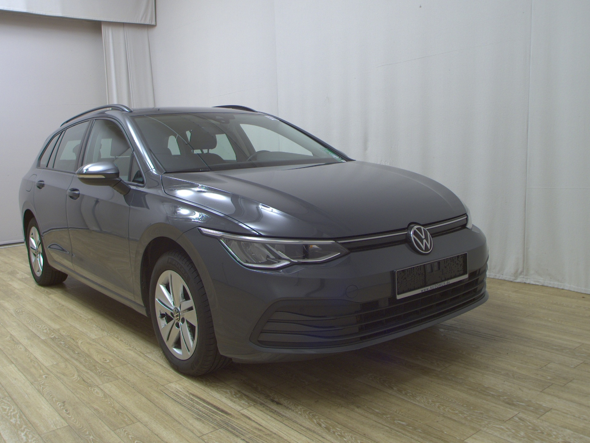 Volkswagen Golf-8 Var. 2.0 TDI Life Navi LED DC AHK ACC Shz 3