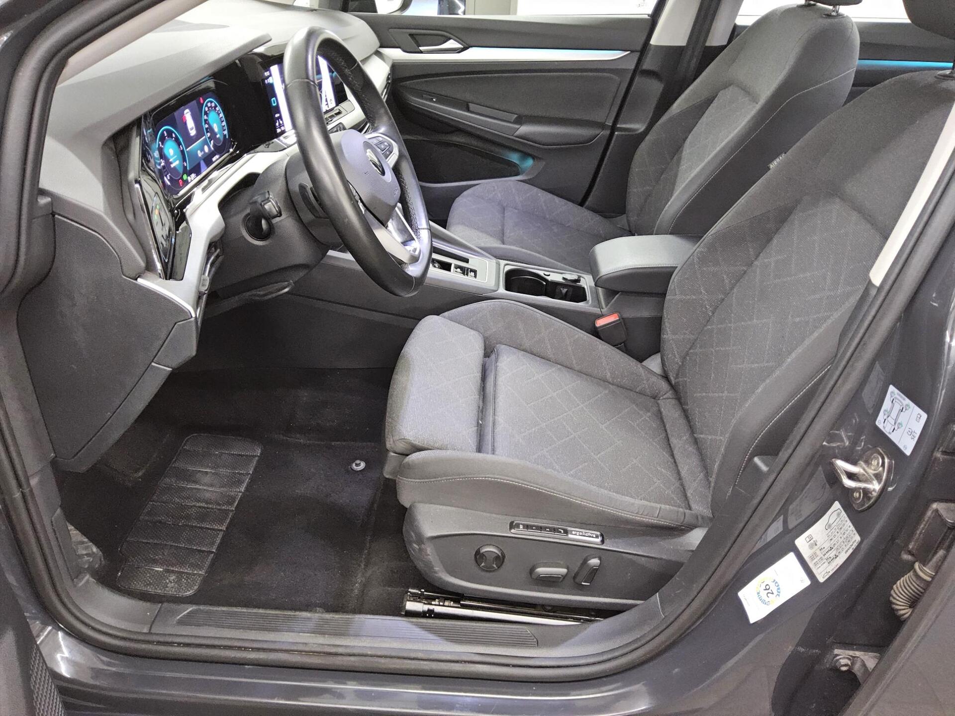 Volkswagen Golf-8 Var. 2.0 TDI Life Navi LED DC ACC Memory 9