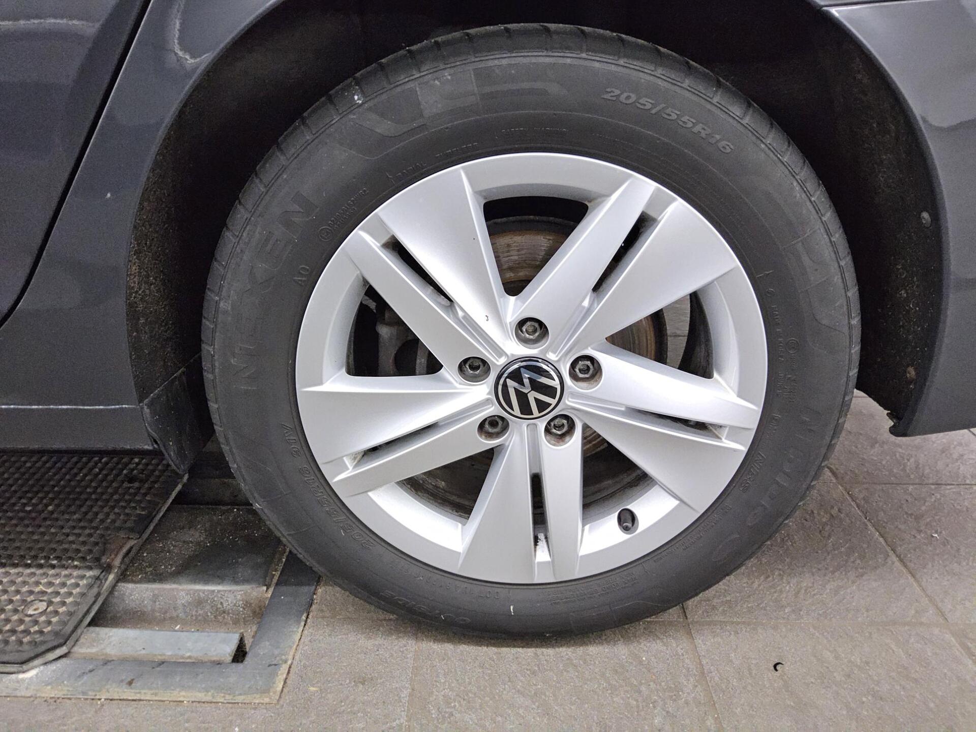 Volkswagen Golf-8 Var. 2.0 TDI Life Navi LED DC ACC Memory 11