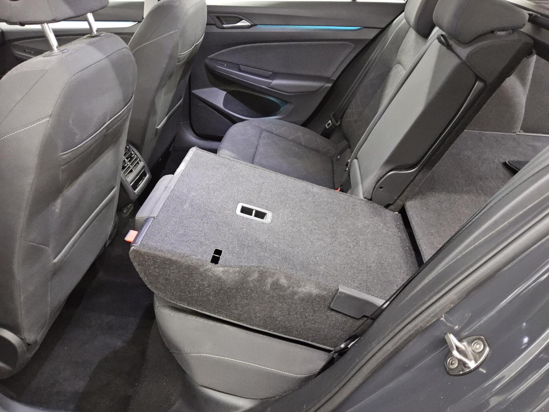 Volkswagen Golf-8 Var. 2.0 TDI Life Navi LED DC ACC Memory 13