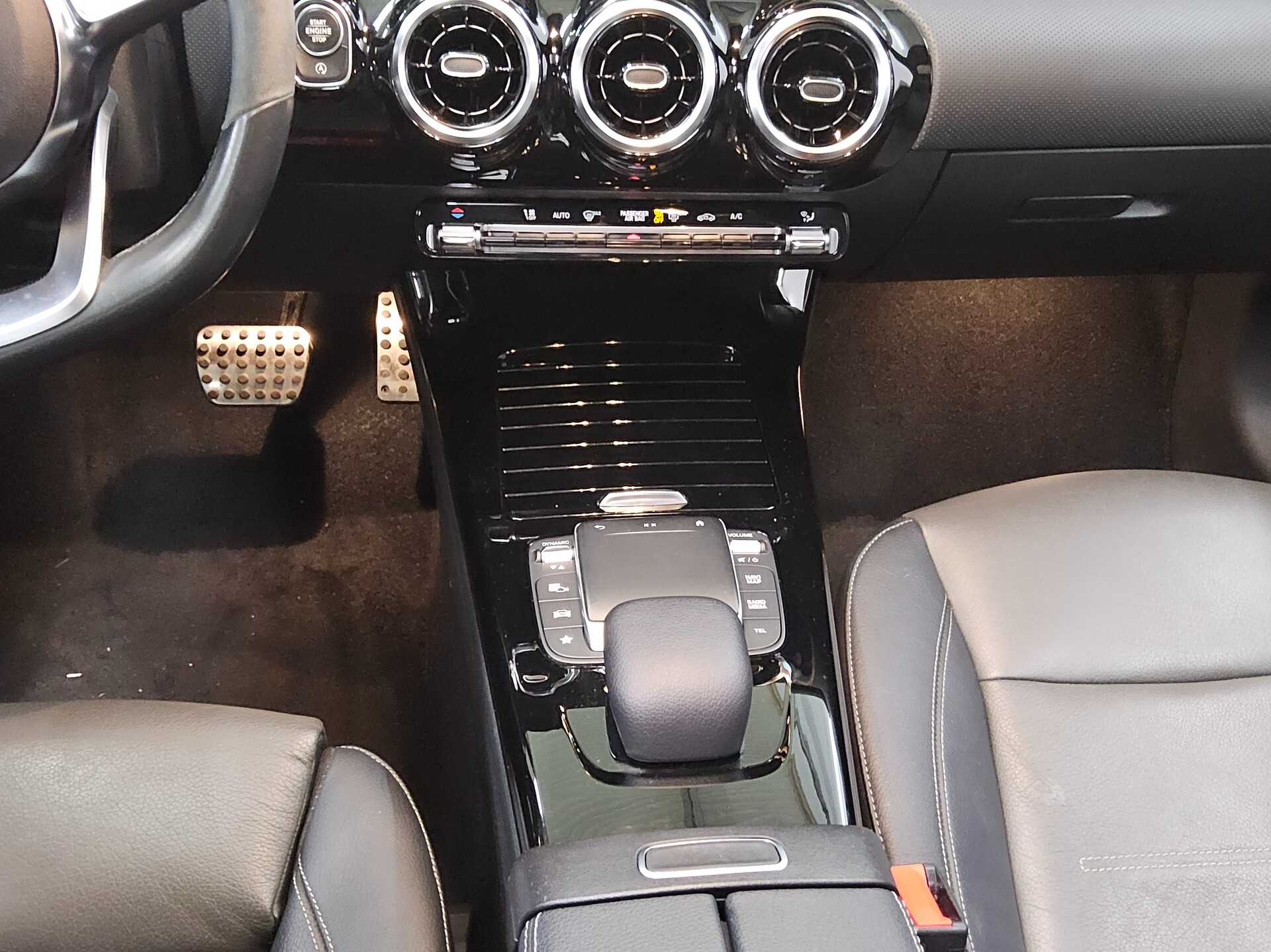 Mercedes-Benz CLA 220 SB d 4M AMG-Line Leder Navi MBUX+ Pano 6