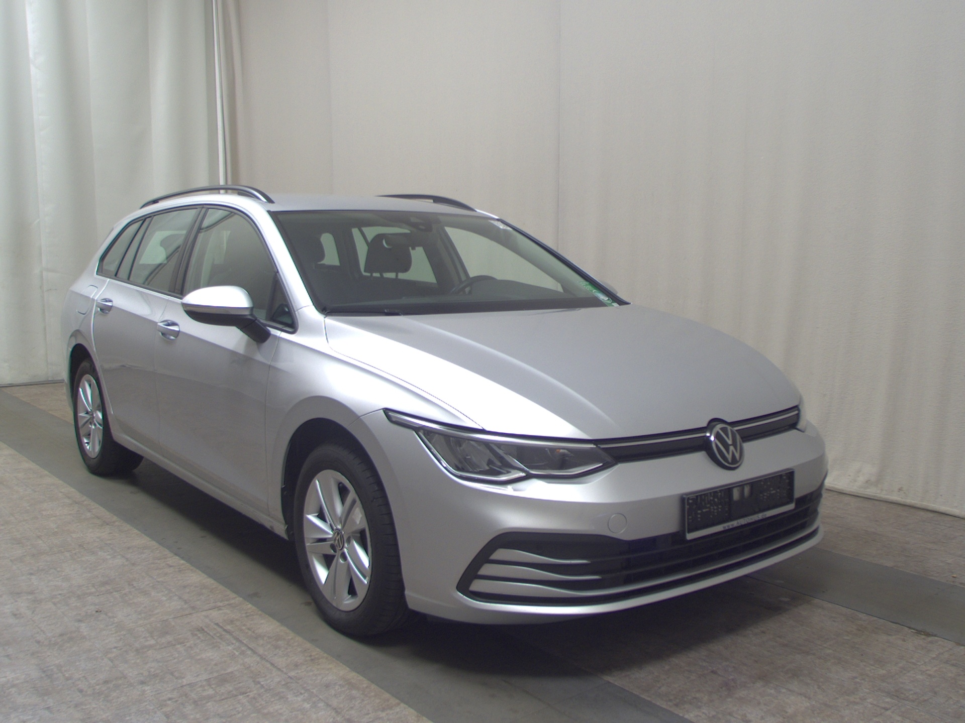 Volkswagen Golf-8 Var. 2.0 TDI Life Navi LED DC AHK PDC 3