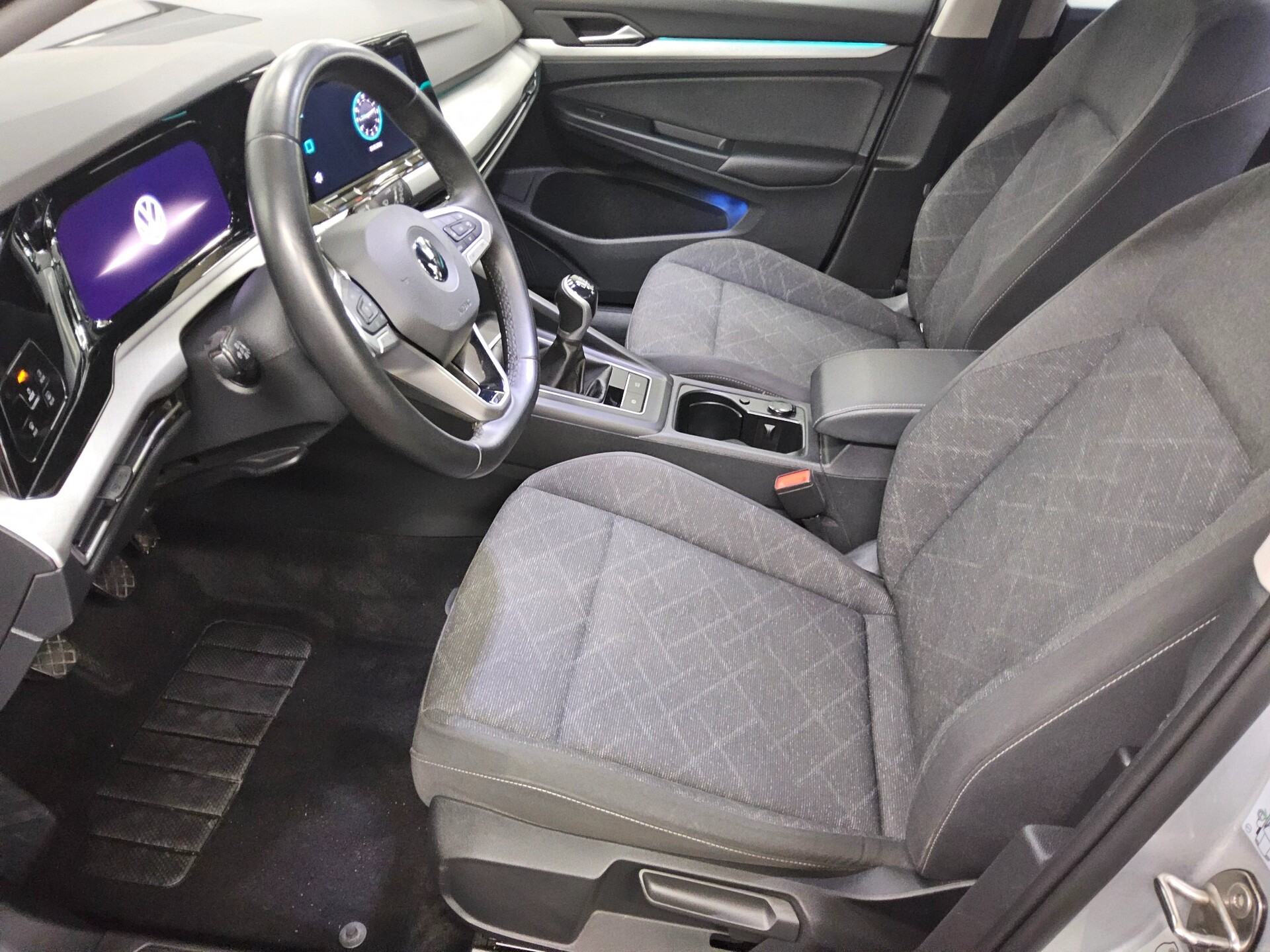 Volkswagen Golf-8 Var. 2.0 TDI Life Navi LED DC AHK PDC 9