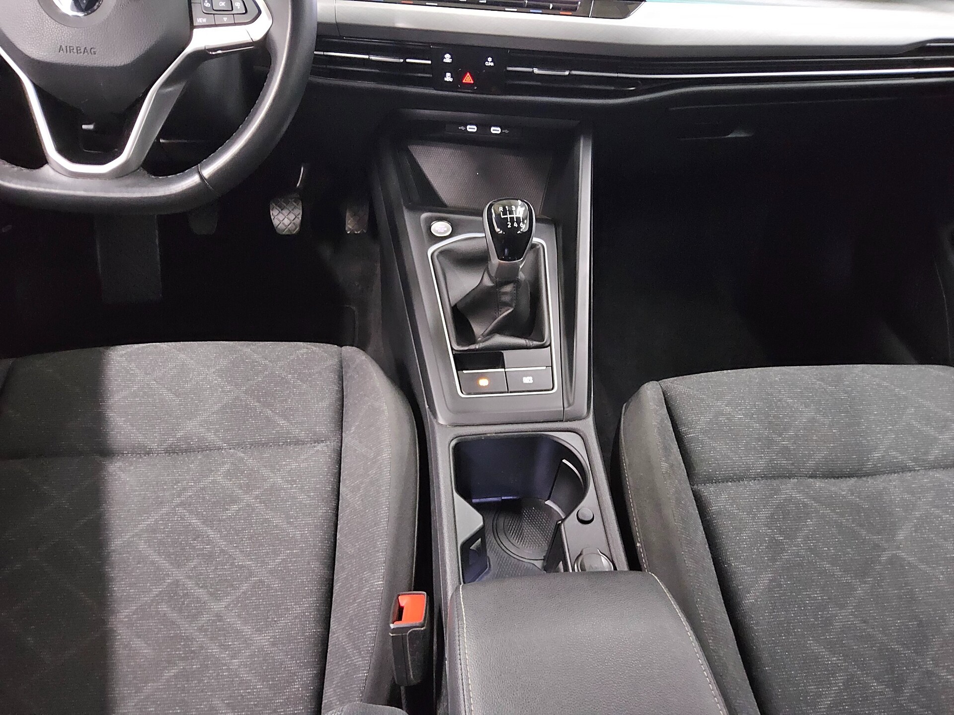 Volkswagen Golf-8 Var. 2.0 TDI Life Navi LED DC AHK PDC 6