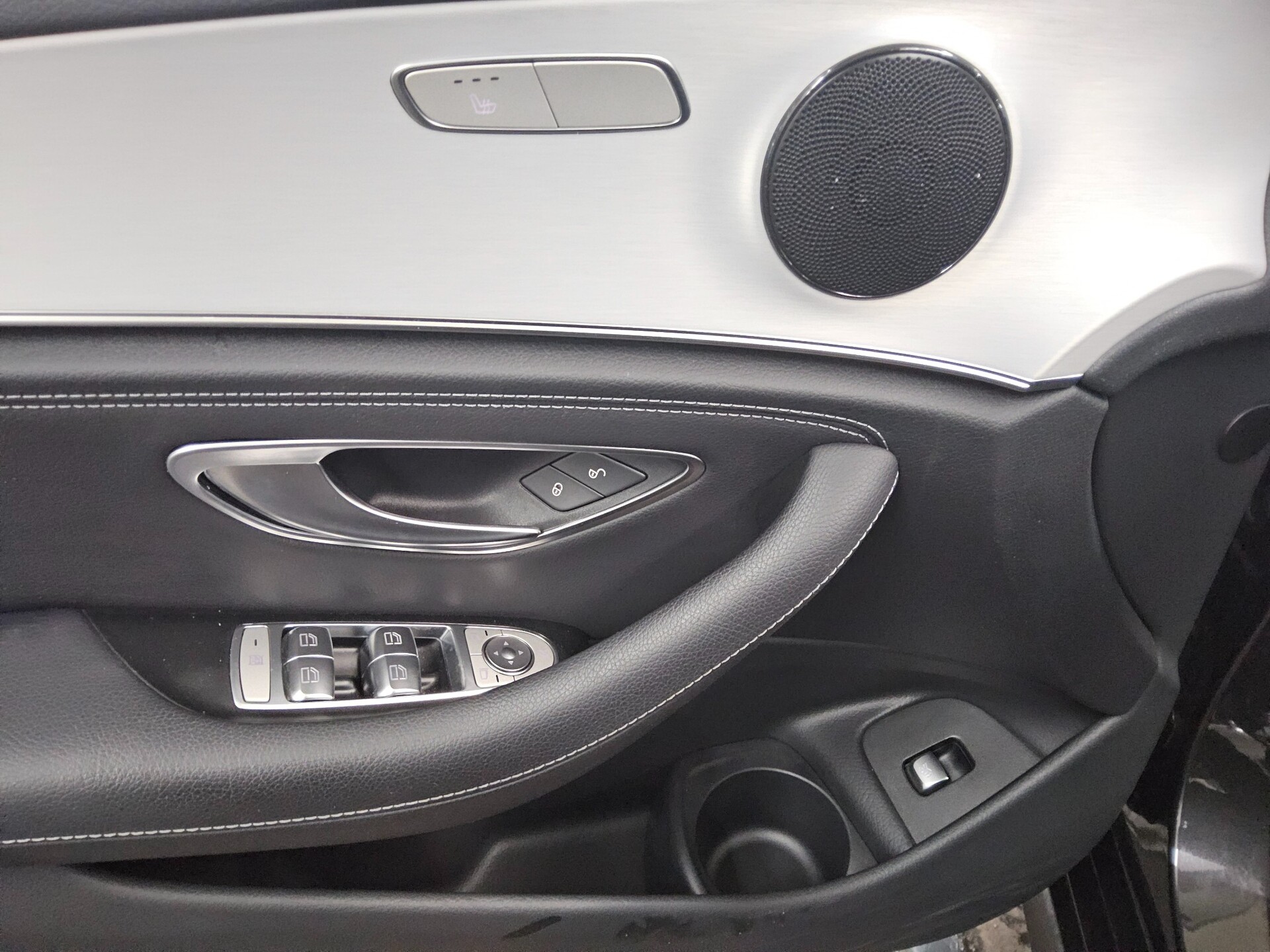 Mercedes-Benz E 300 T d 4M AMG-Line Navi LED Widescreen HuD 10