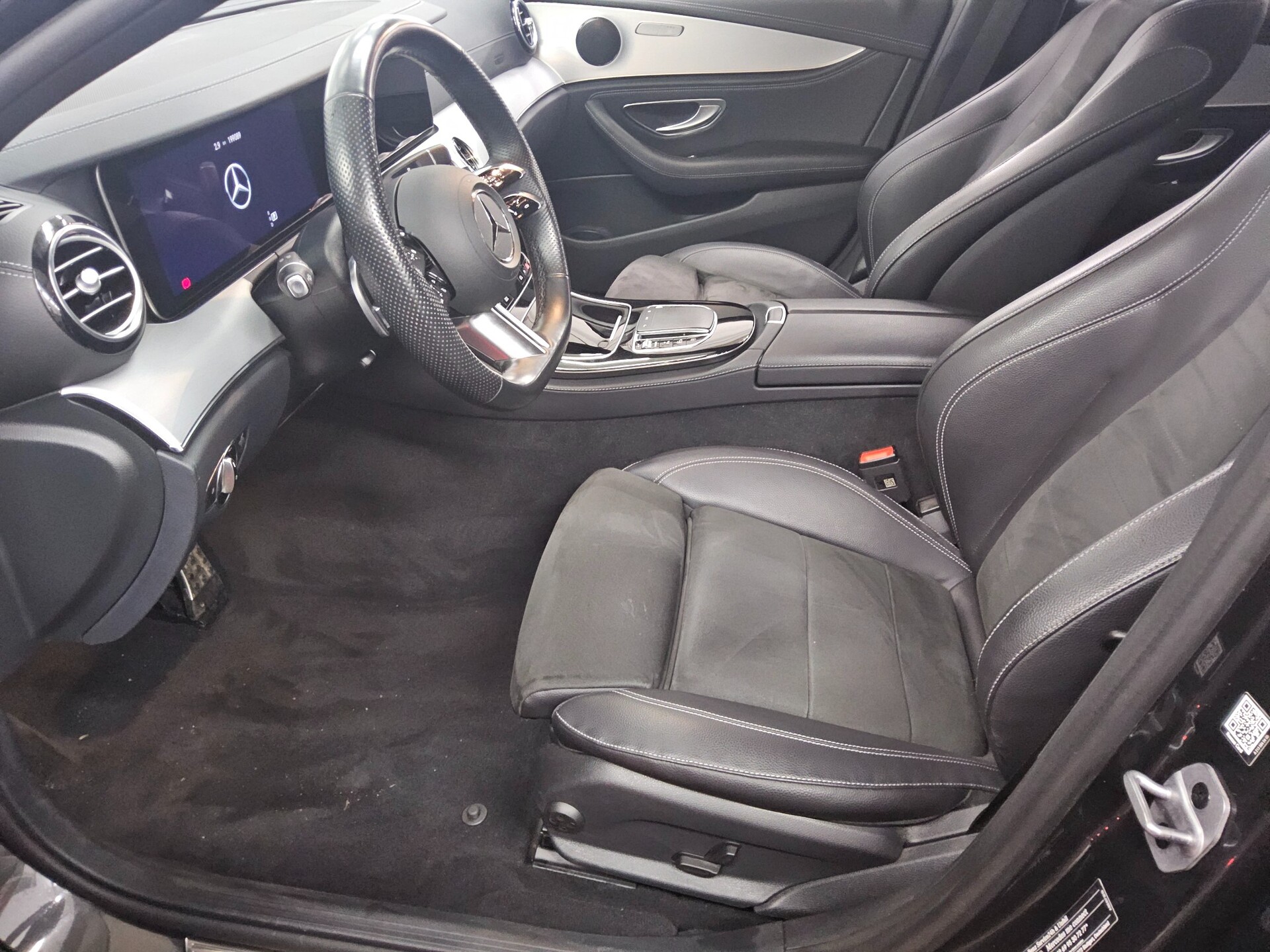 Mercedes-Benz E 300 T d 4M AMG-Line Navi LED Widescreen HuD 9
