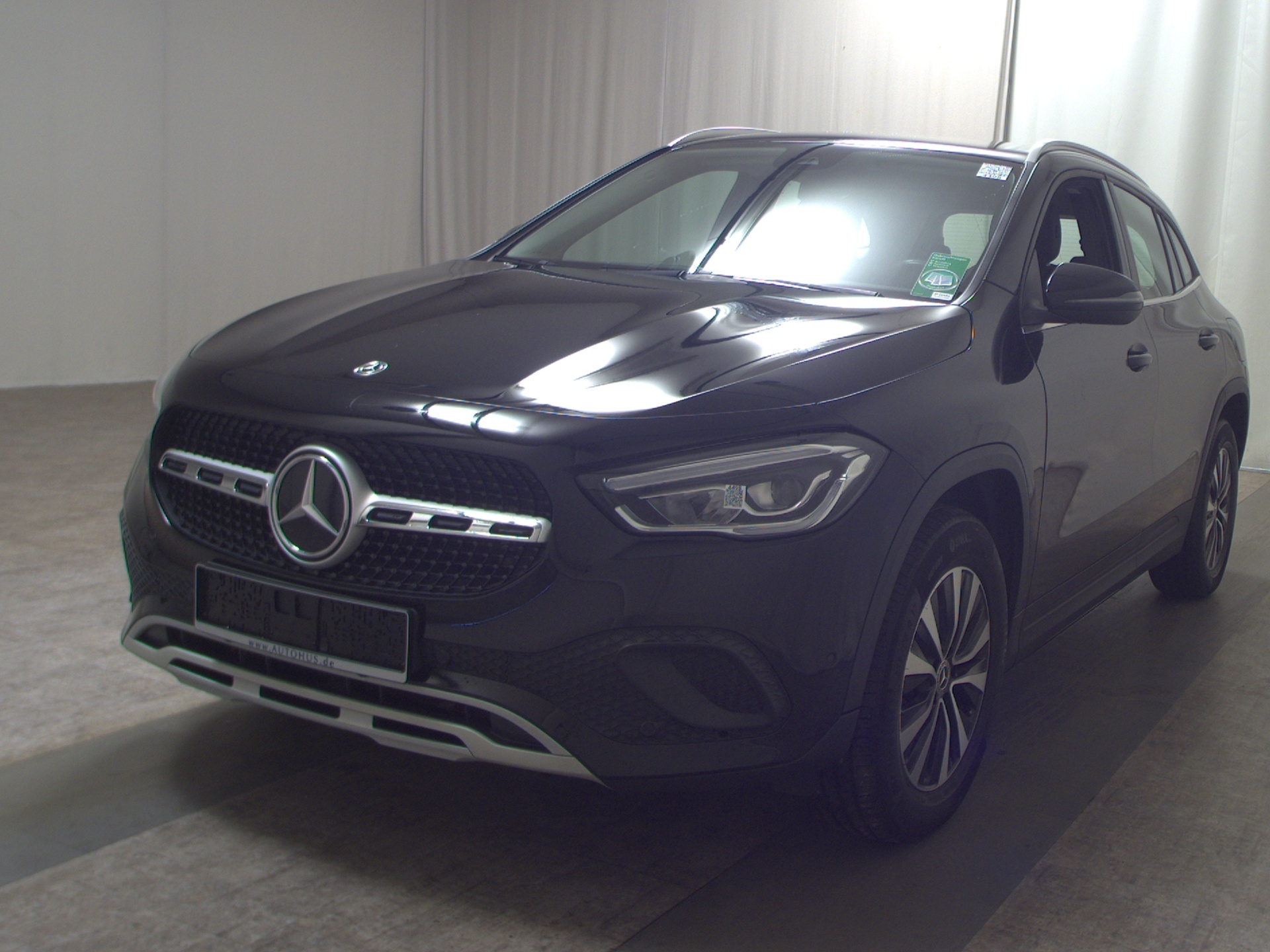 Mercedes-Benz GLA 200 d Style T-Leder Navi LED PDCSHZ Tempomat 2
