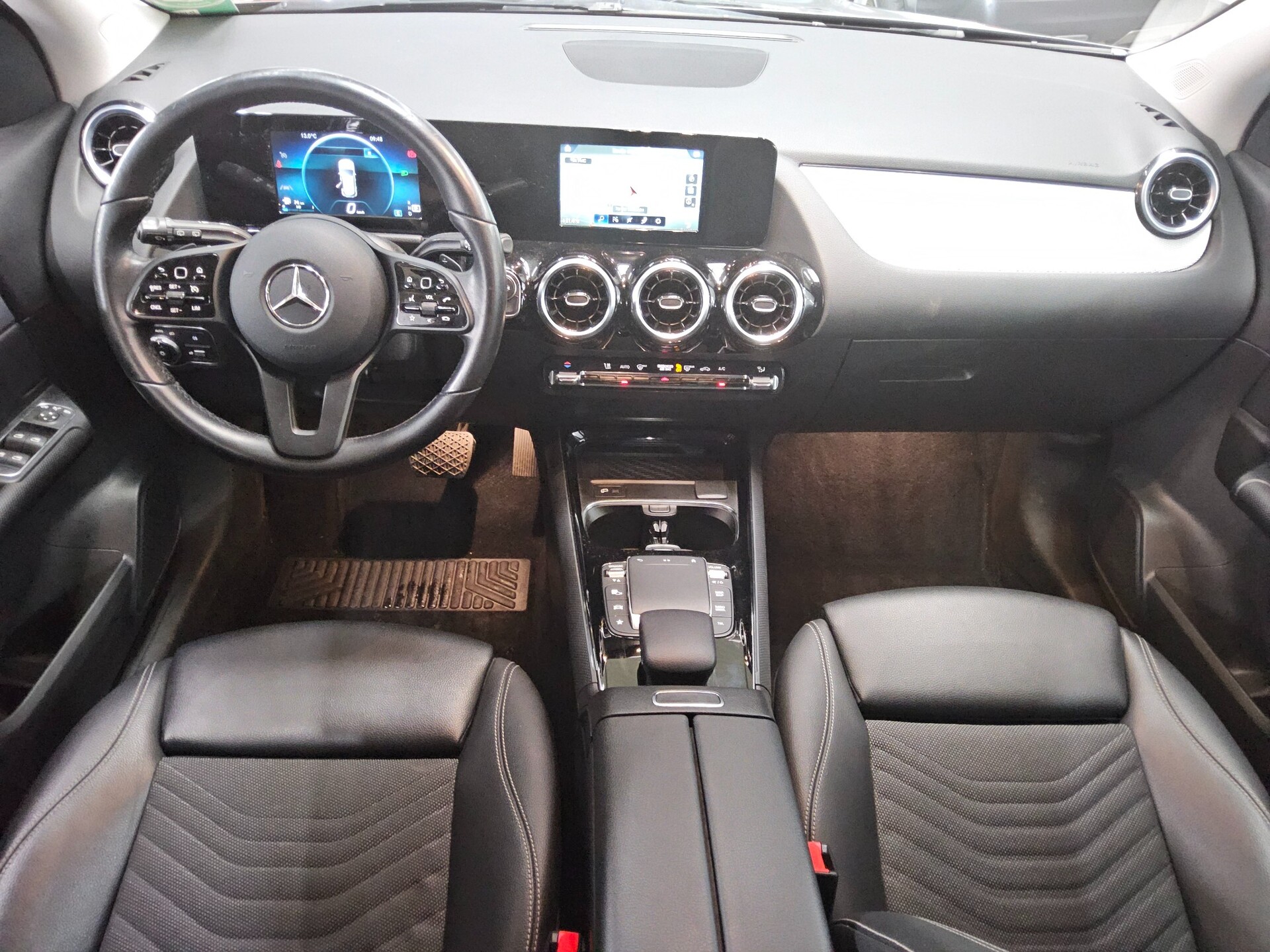 Mercedes-Benz GLA 200 d Style T-Leder Navi LED PDCSHZ Tempomat 5