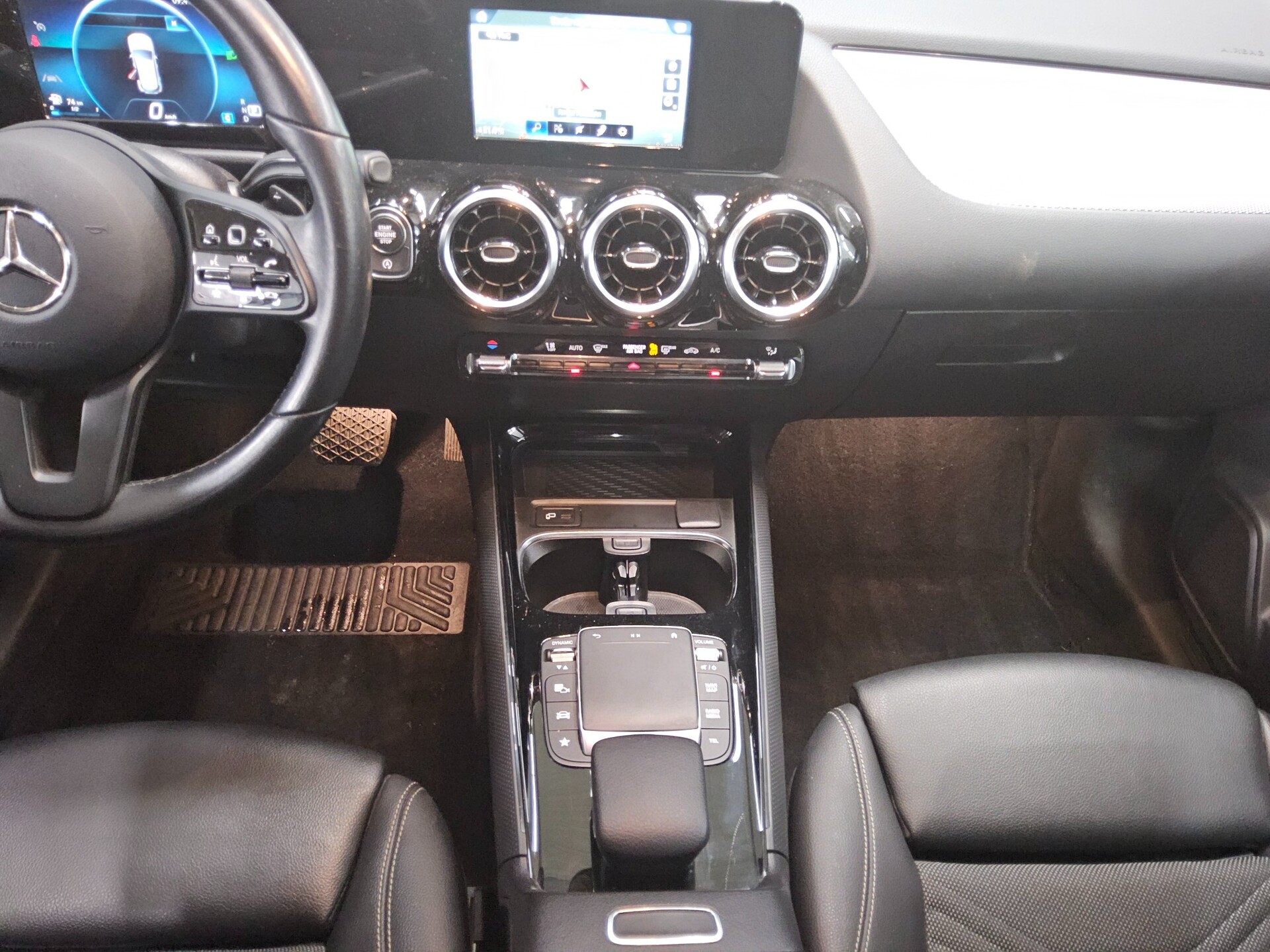 Mercedes-Benz GLA 200 d Style T-Leder Navi LED PDCSHZ Tempomat 6