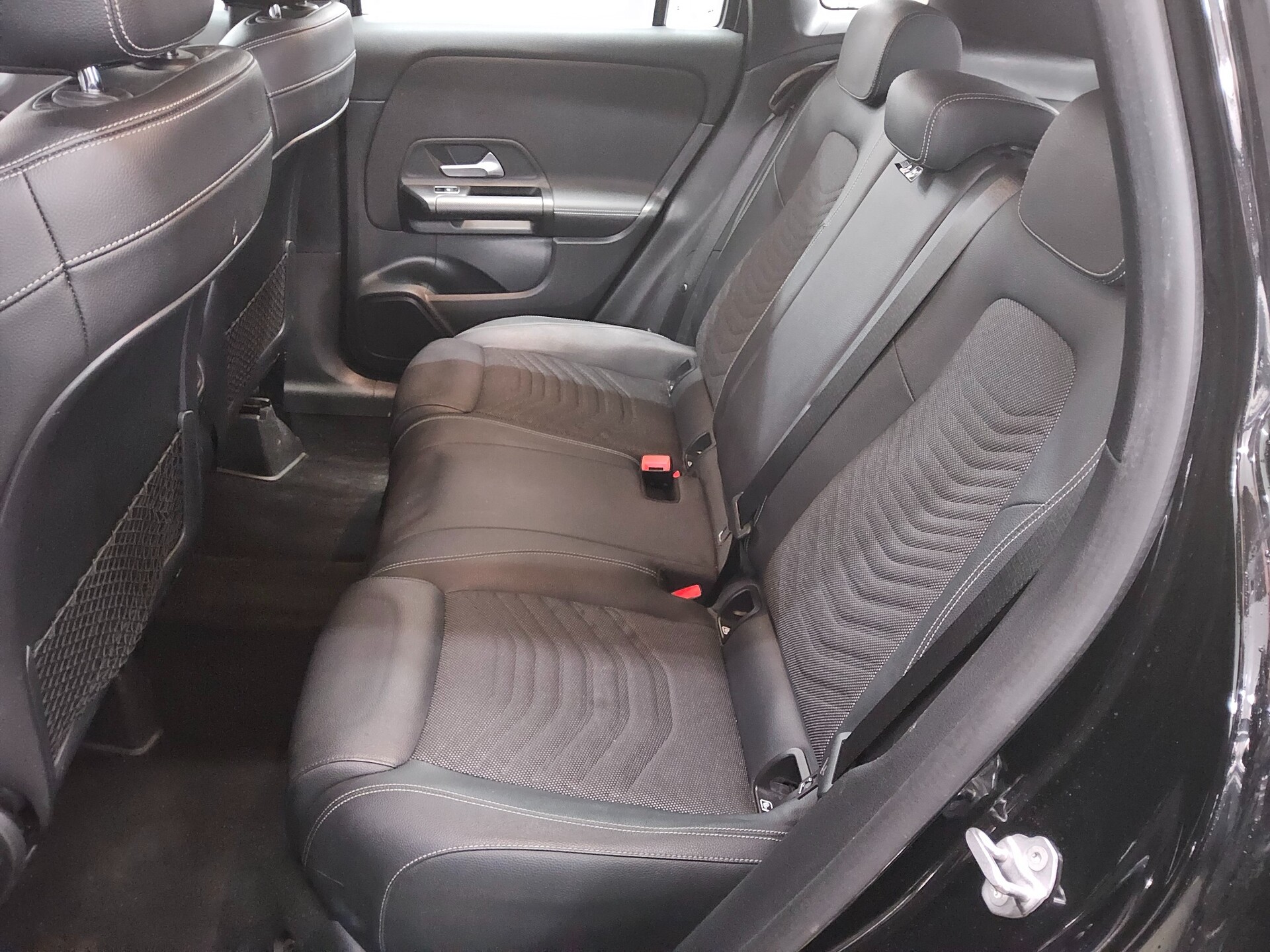 Mercedes-Benz GLA 200 d Style T-Leder Navi LED PDCSHZ Tempomat 13