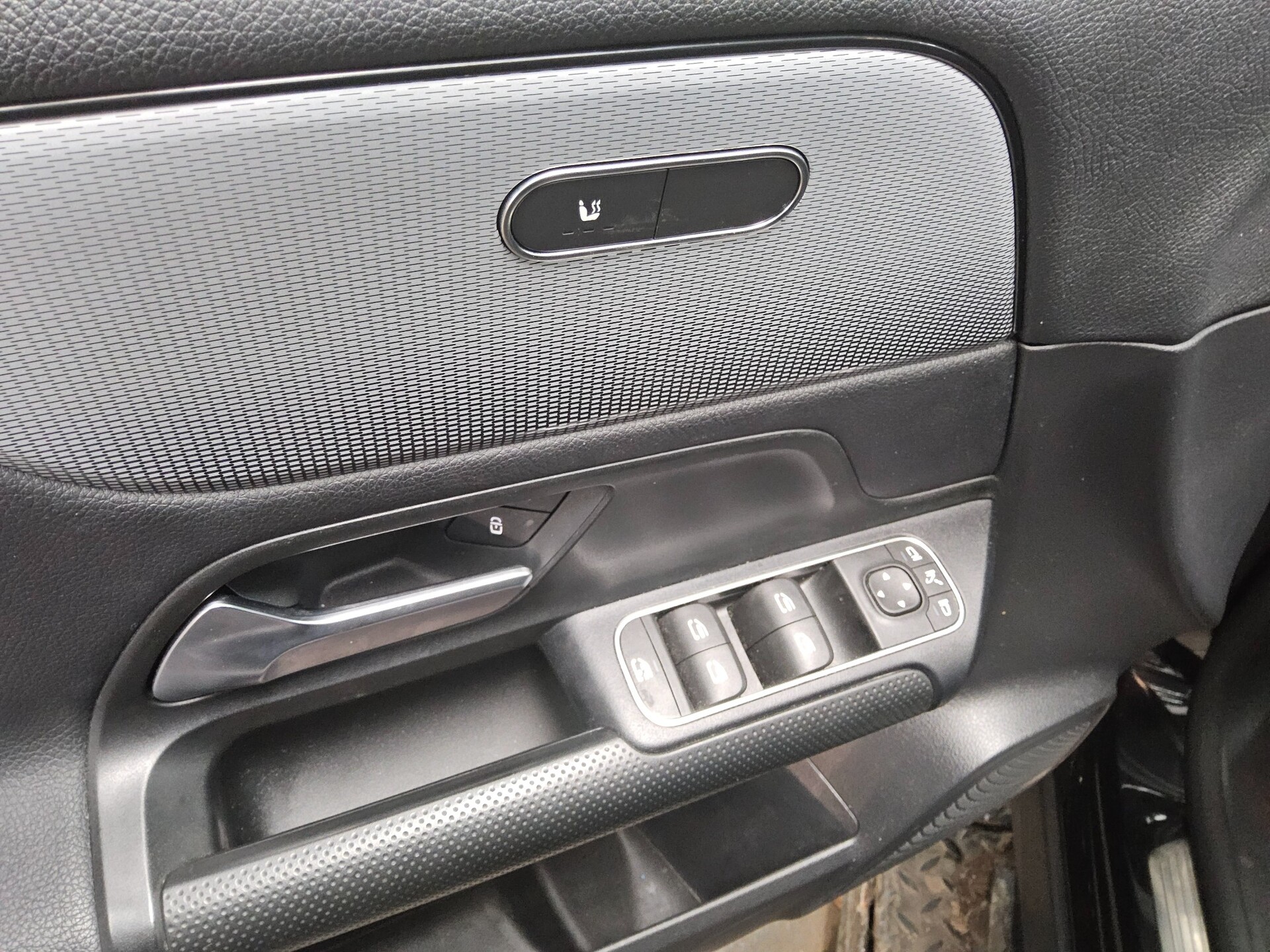 Mercedes-Benz GLA 200 d Style T-Leder Navi LED PDCSHZ Tempomat 9