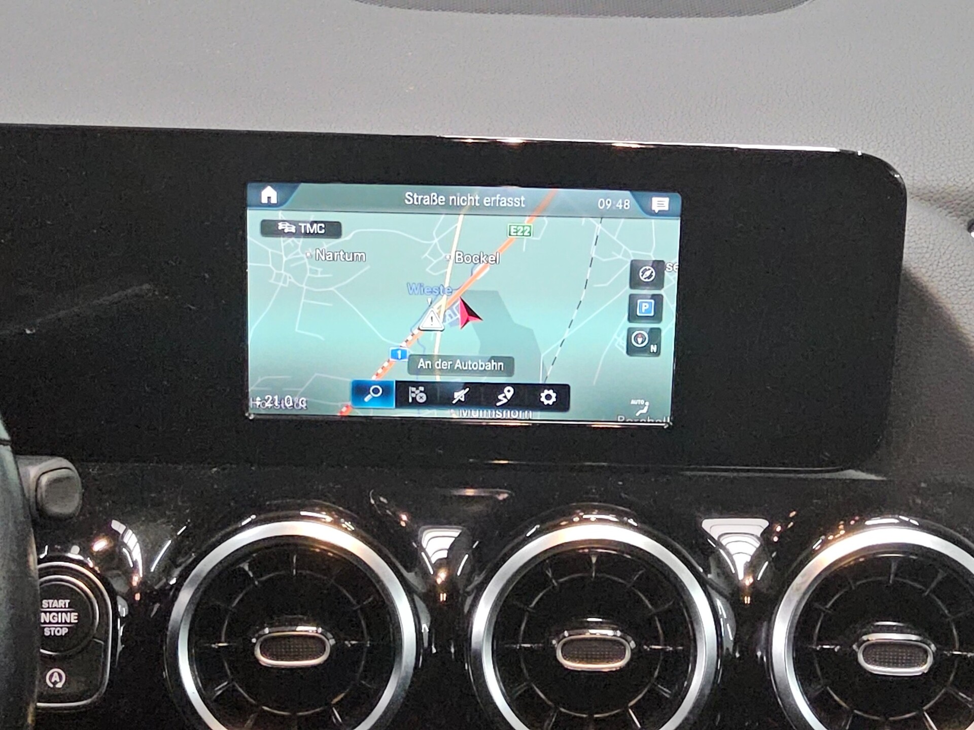 Mercedes-Benz GLA 200 d Style T-Leder Navi LED PDCSHZ Tempomat 7