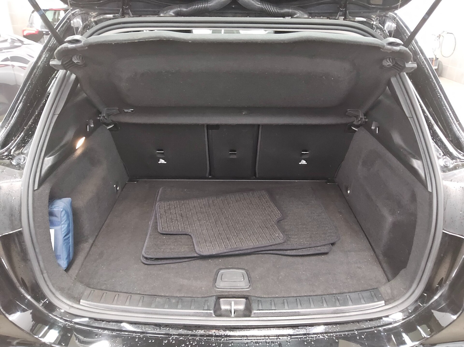 Mercedes-Benz GLA 200 d Style T-Leder Navi LED PDCSHZ Tempomat 12