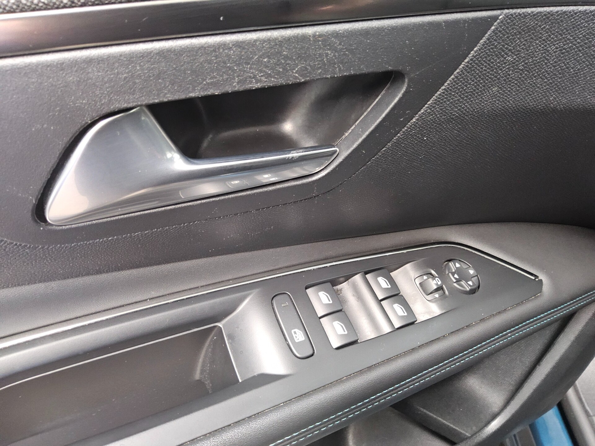 Peugeot 3008 1.2 PureTech Allure Navi LED DigiTacho 10