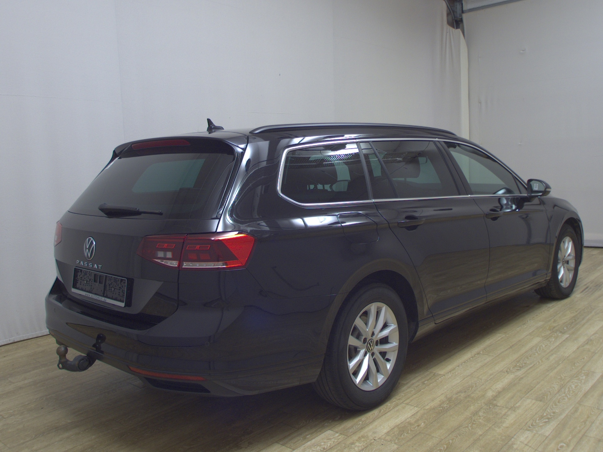 Volkswagen Passat Var. 2.0 TDI Business Navi AID Pano LED 4