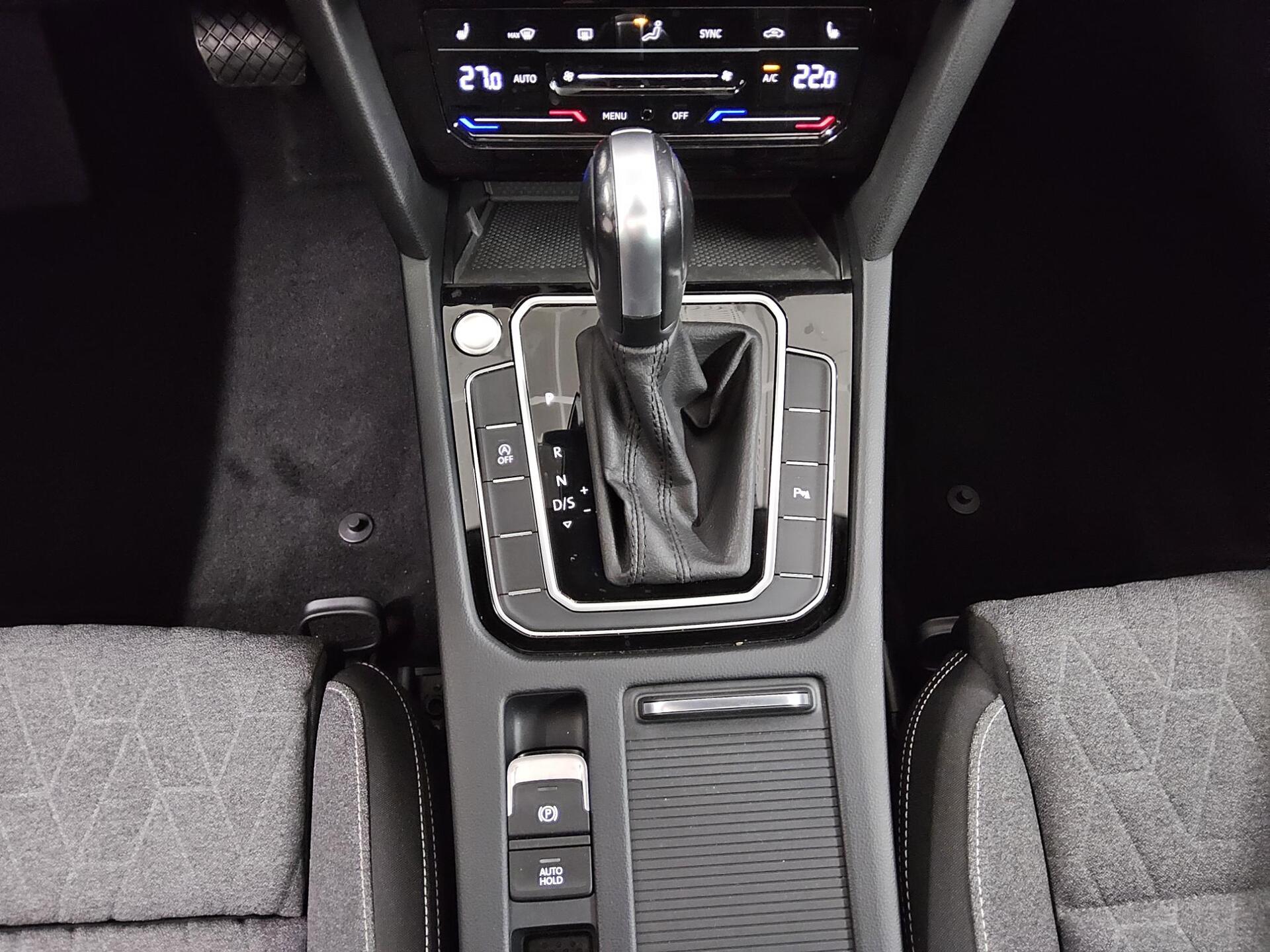 Volkswagen Passat Var. 2.0 TDI Business Navi AID Pano LED 6