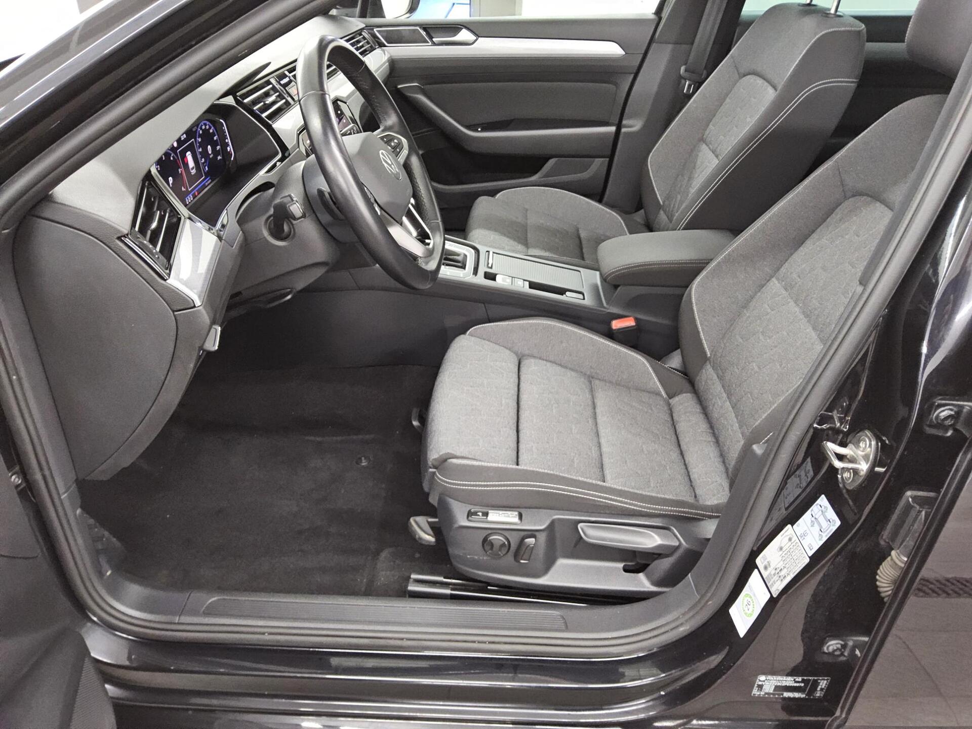 Volkswagen Passat Var. 2.0 TDI Business Navi AID Pano LED 9