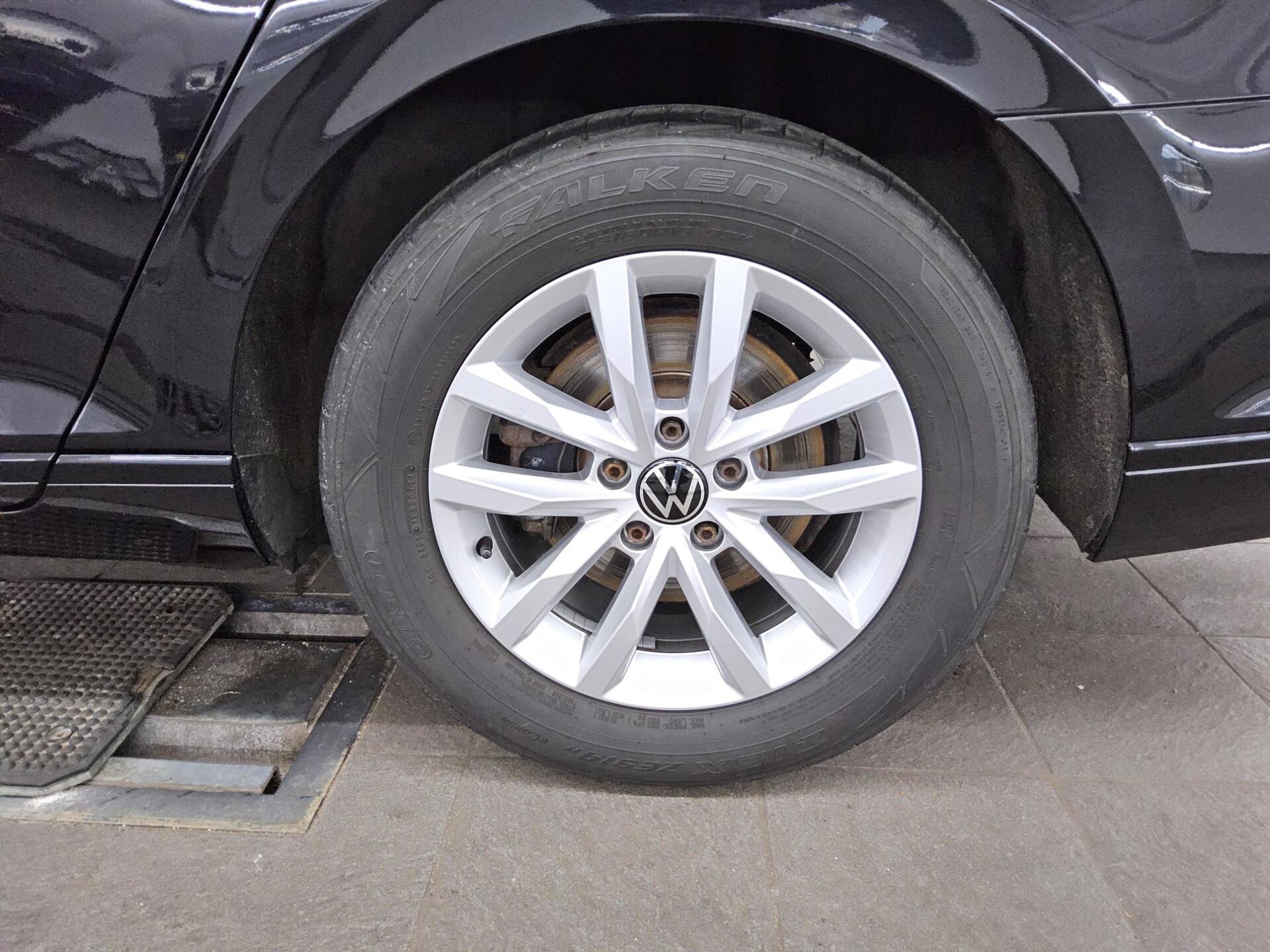 Volkswagen Passat Var. 2.0 TDI Business Navi AID Pano LED 11