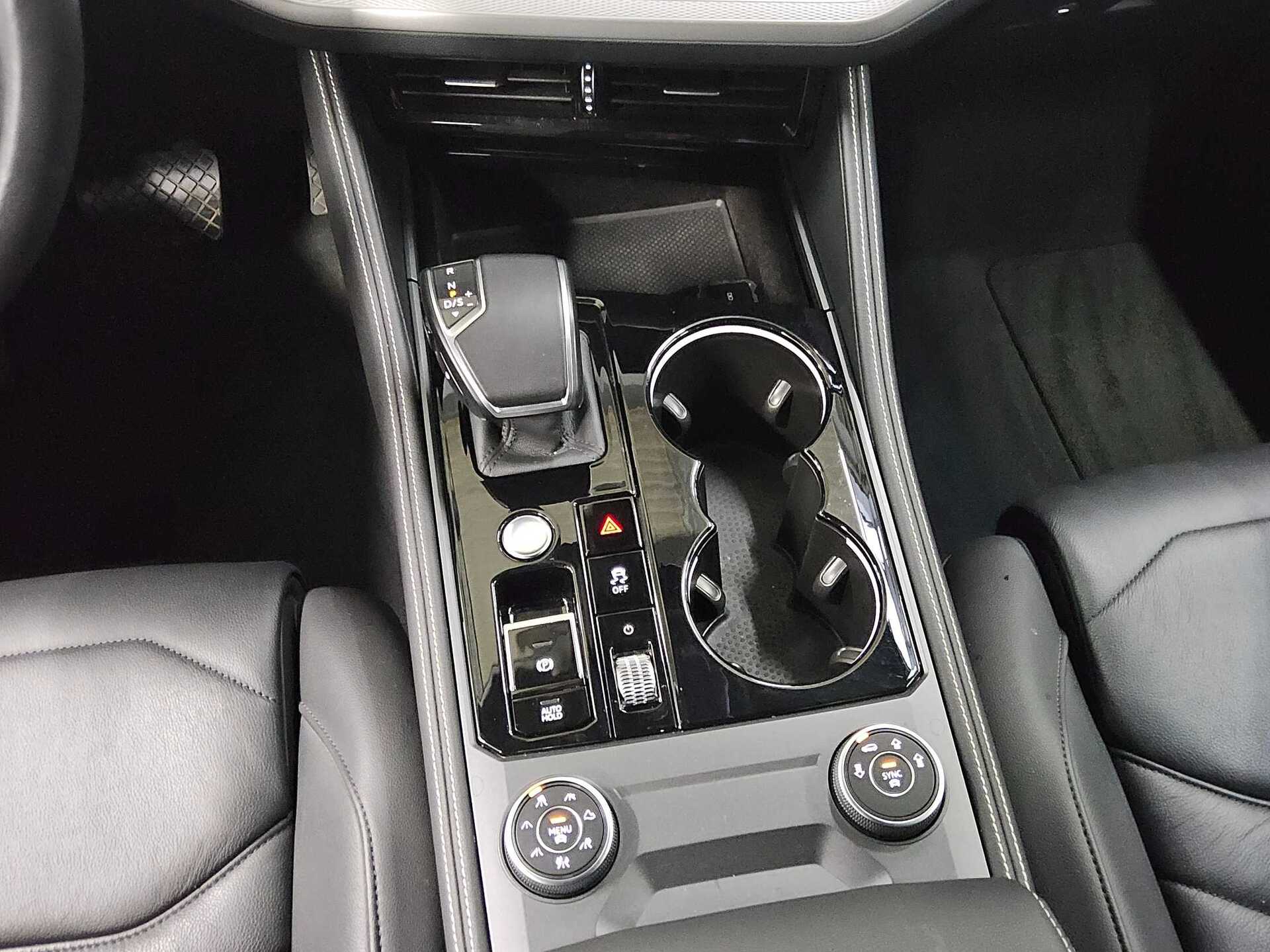 Volkswagen Touareg 3.0 TDI 4M Luft Leder Navi LED AID AHK 6