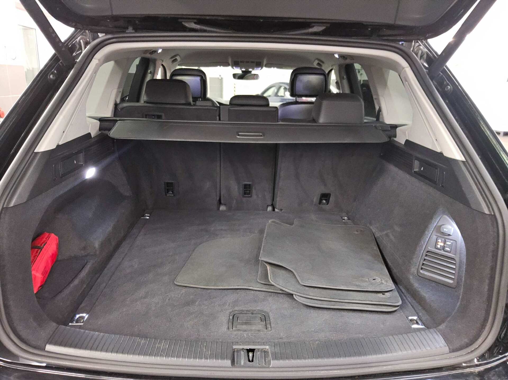 Volkswagen Touareg 3.0 TDI 4M Luft Leder Navi LED AID AHK 12