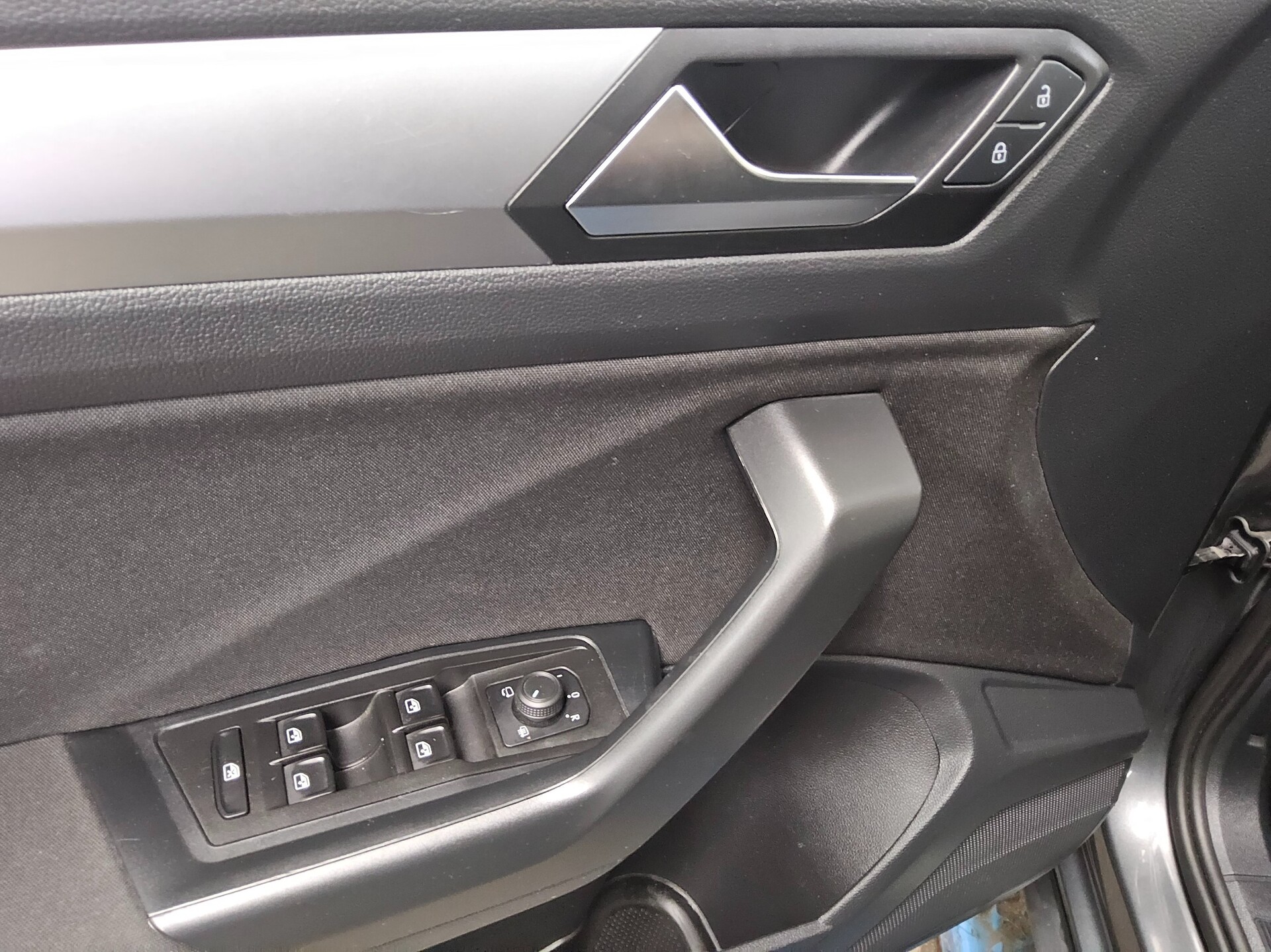 Volkswagen T-Roc 1.0 TSI Life Navi LED AID PDC Shz 10