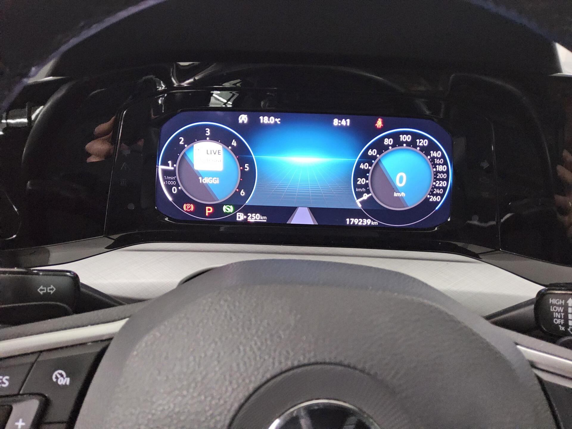 Volkswagen Golf-8 Var. 2.0 TDI Life Navi vorb. LED DC ACC 8