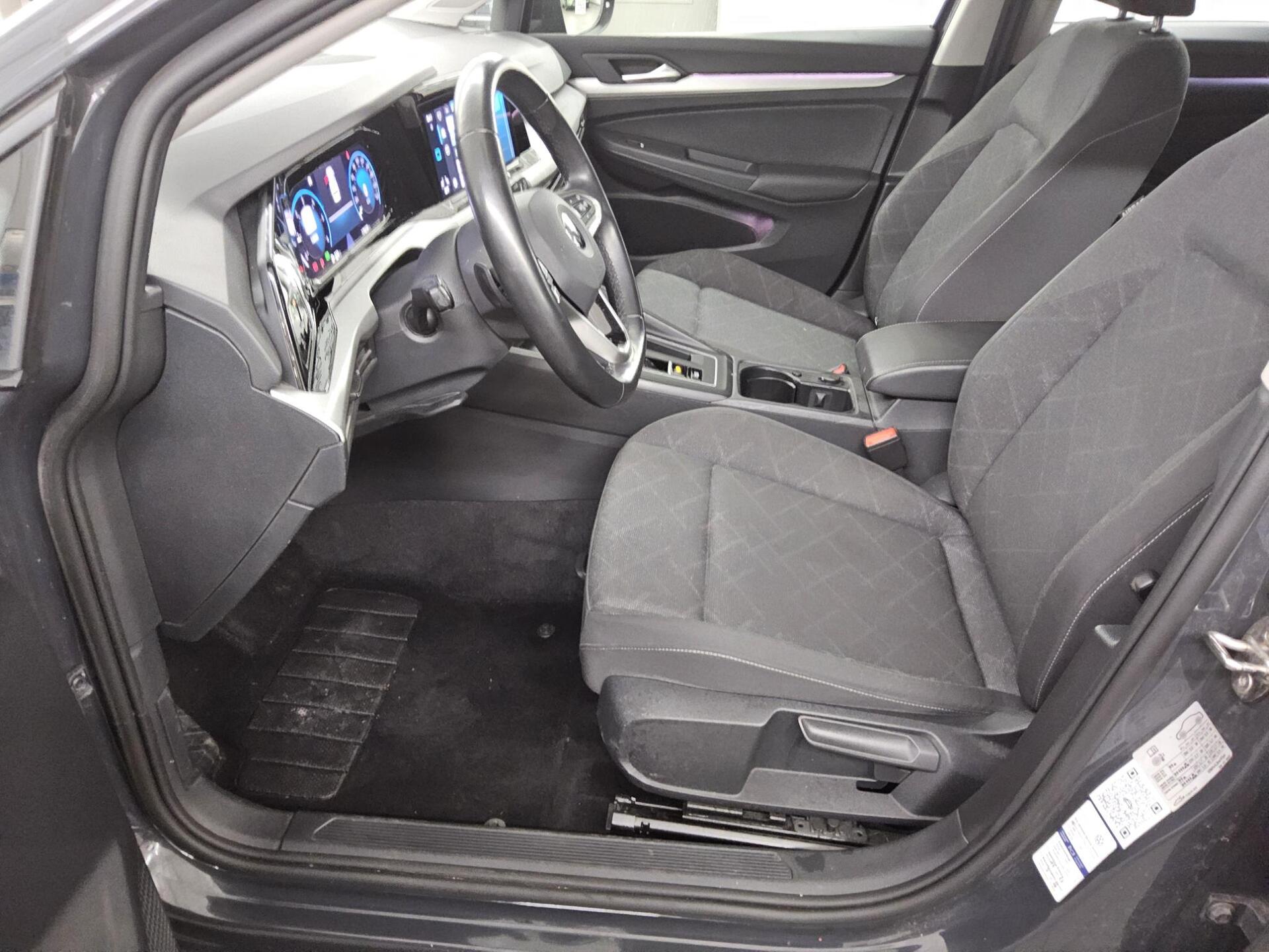 Volkswagen Golf-8 Var. 2.0 TDI Life Navi vorb. LED DC ACC 9