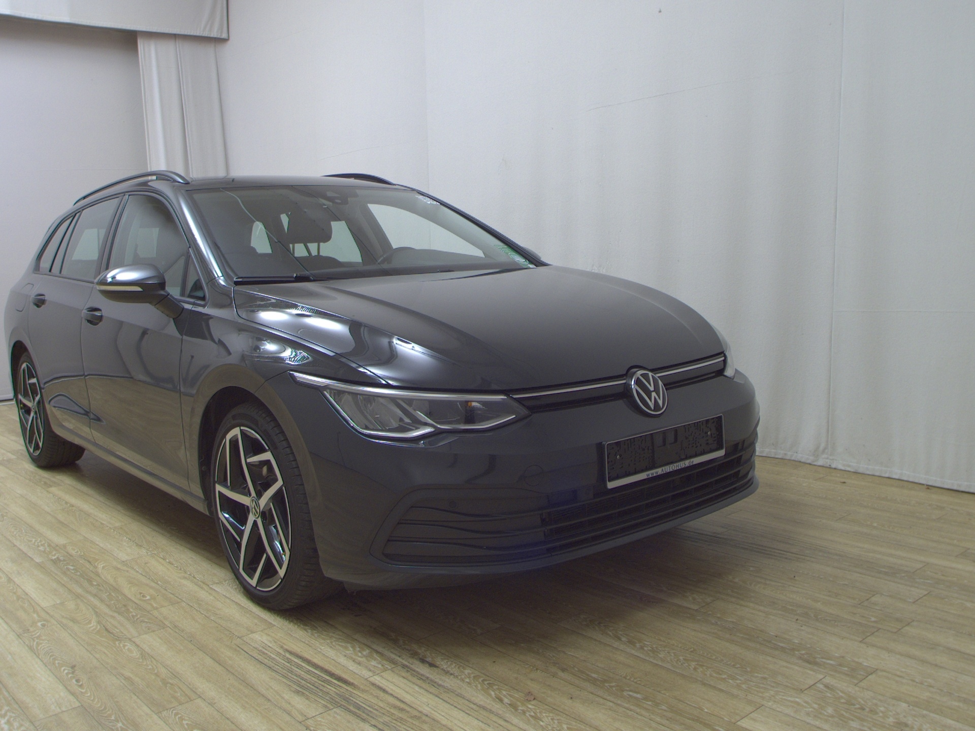 Volkswagen Golf-8 Var. 2.0 TDI Life Navi vorb. LED DC ACC 3