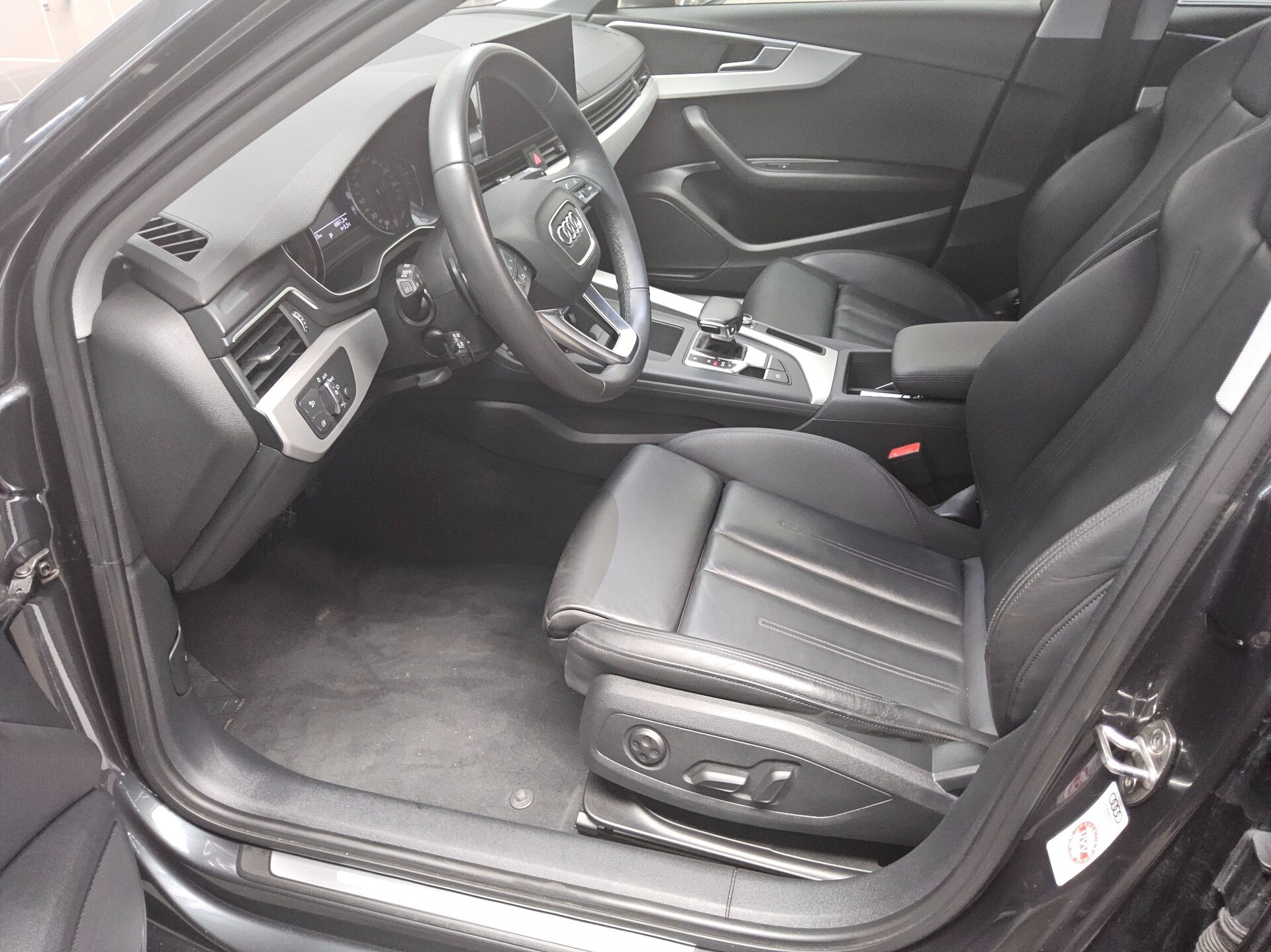 Audi A4 Avant 35 TFSI Leder Navi Matrix StHzg RFK ACC 8