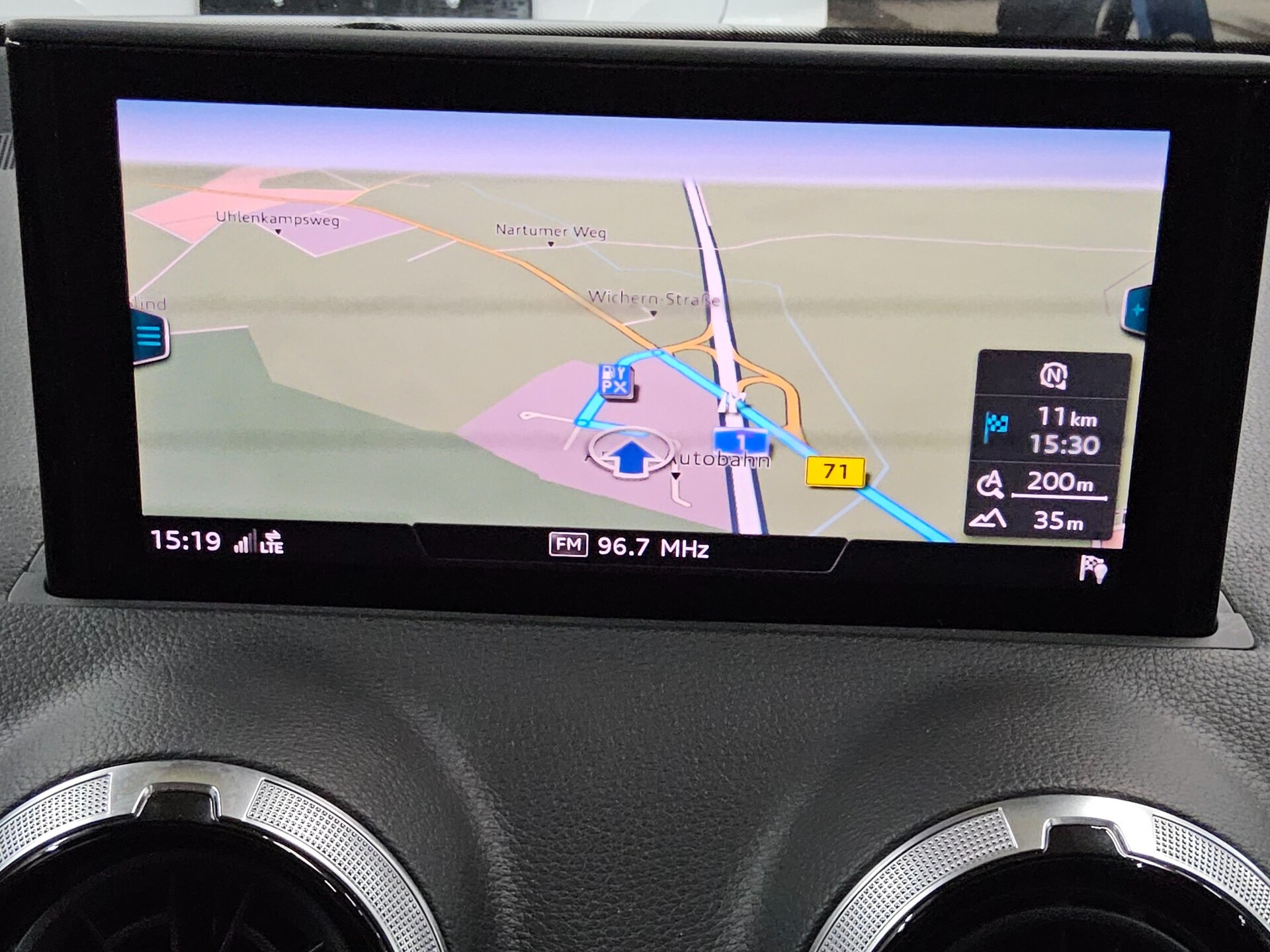 Audi Q2 35 TDI Navi Panorama LED Kamera SHZ 7