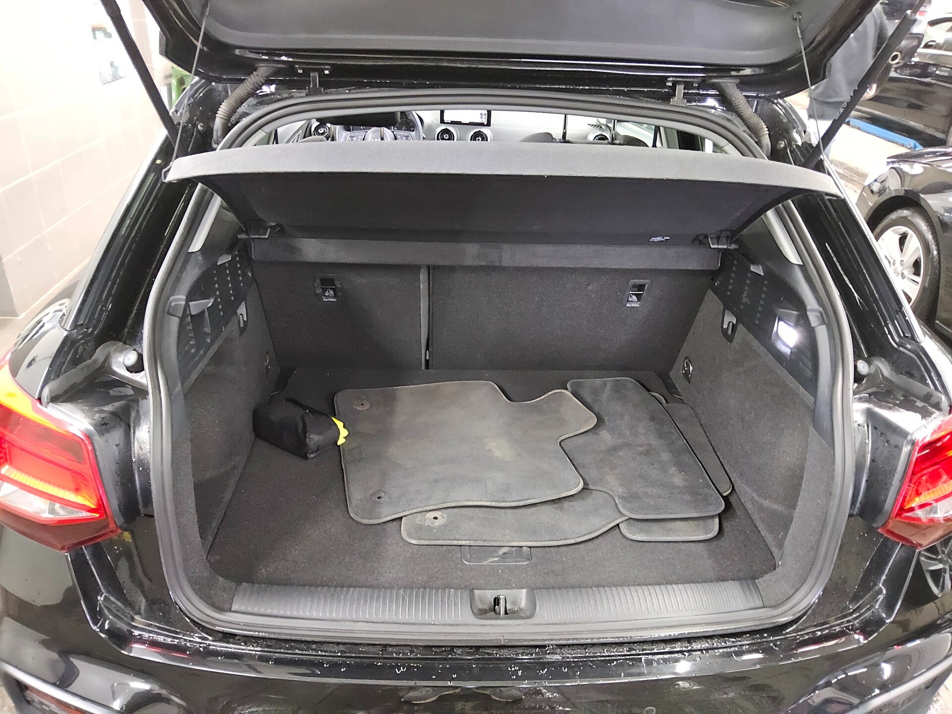 Audi Q2 35 TDI Navi Panorama LED Kamera SHZ 12