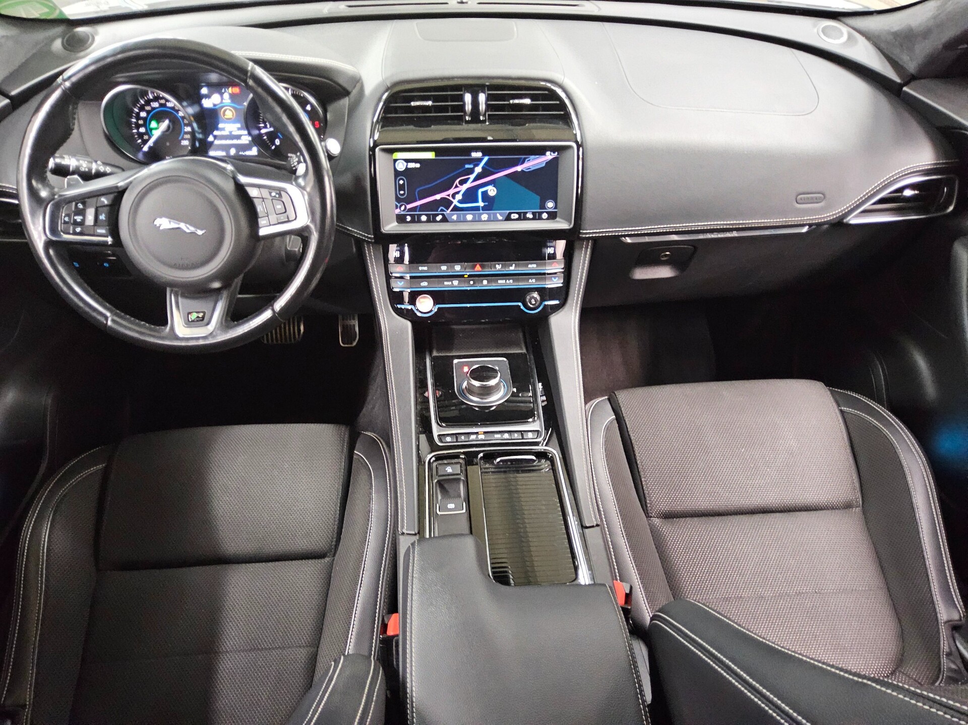 Jaguar F-Pace 20d AWD R-Sport Navi LED 4xShz Kamera 5