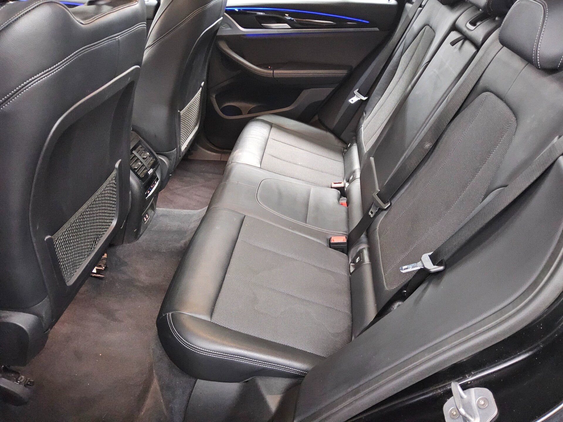 BMW X3 xDrive20d X-Line Leder Navi LED LC AHK 13