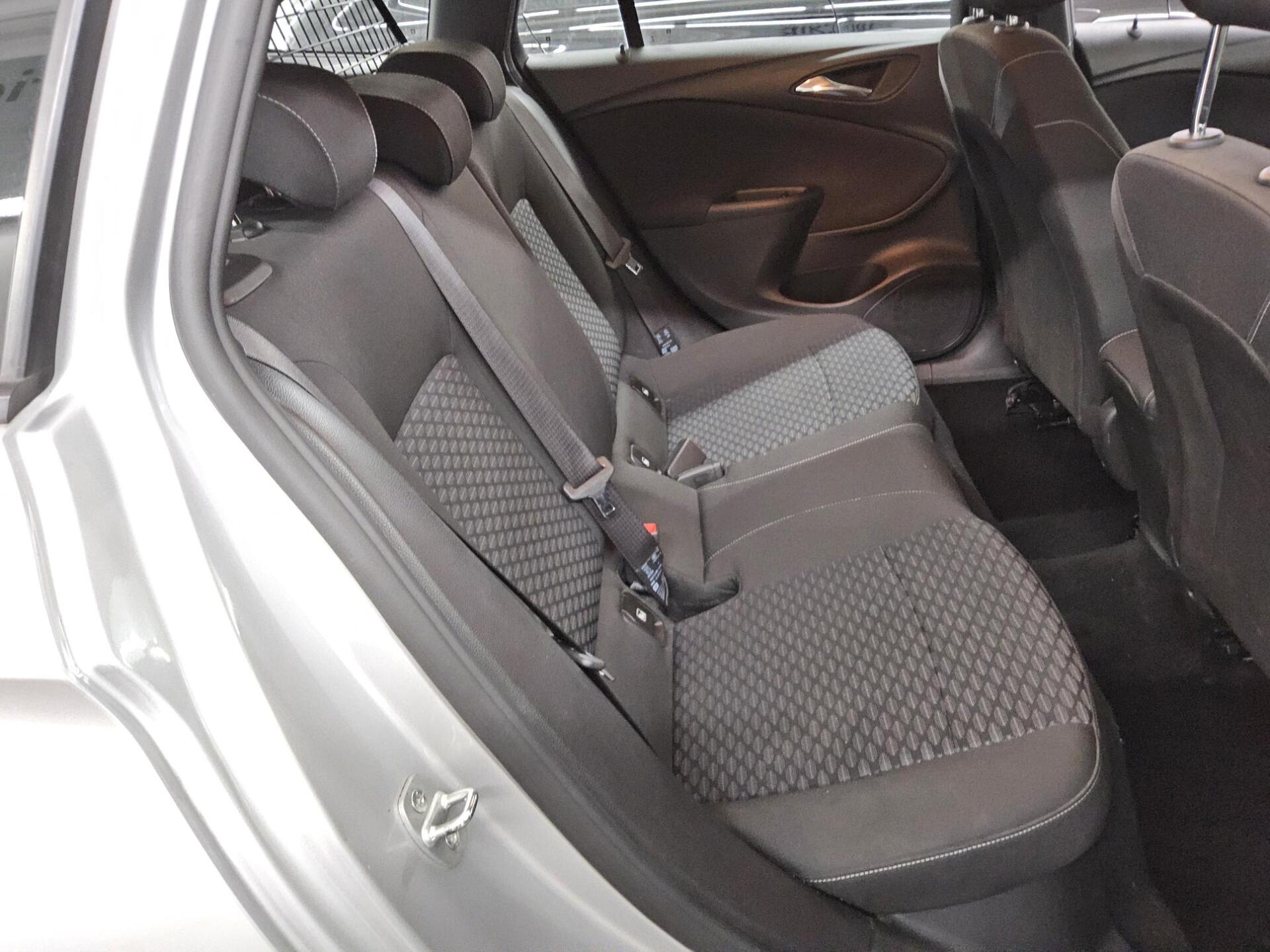 Opel Astra ST 1.5 D Edition Navi Tempomat PDC 13