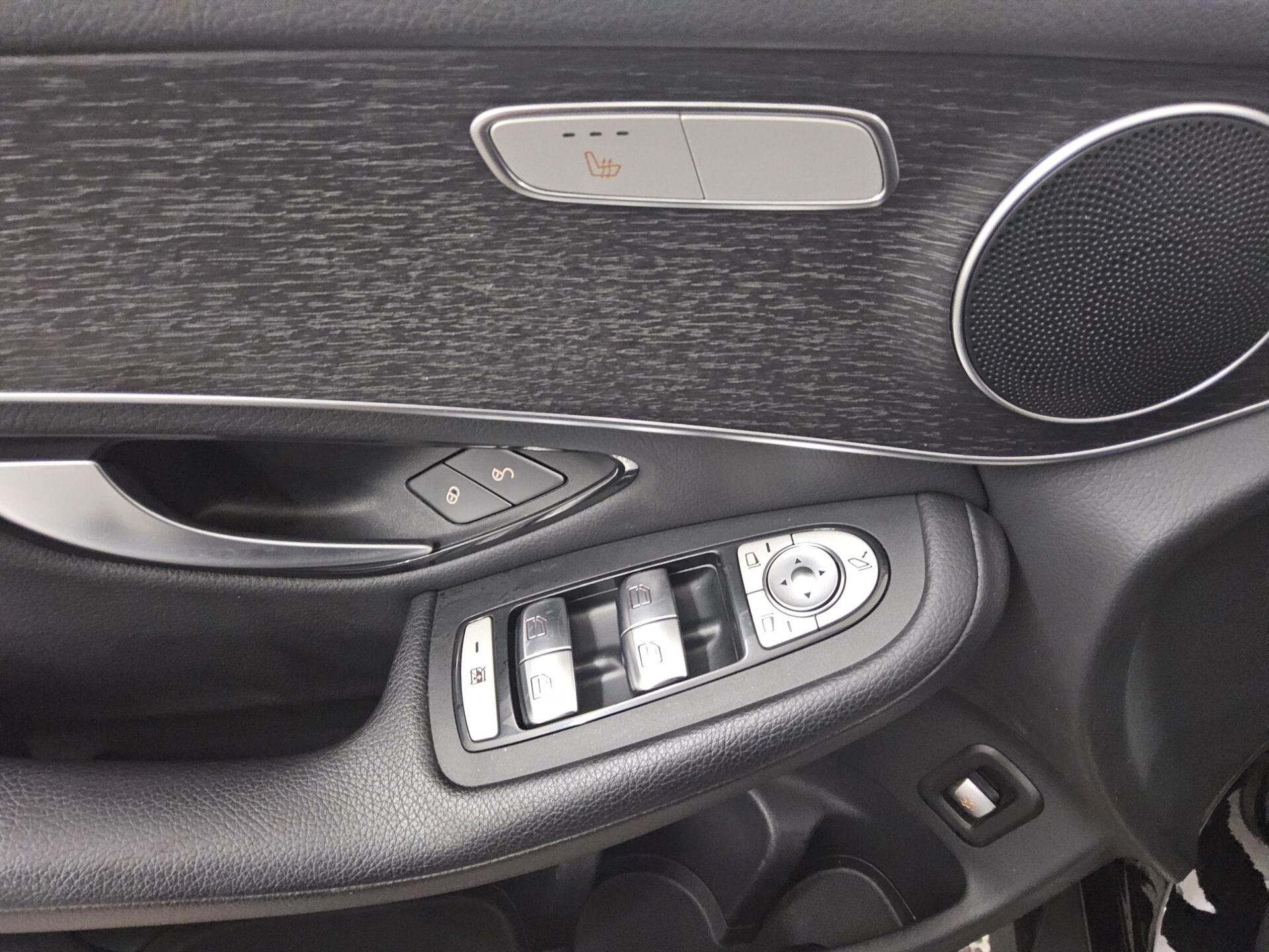 Mercedes-Benz GLC 300 de 4M Leder Navi LED Widescreen Pano HuD 10