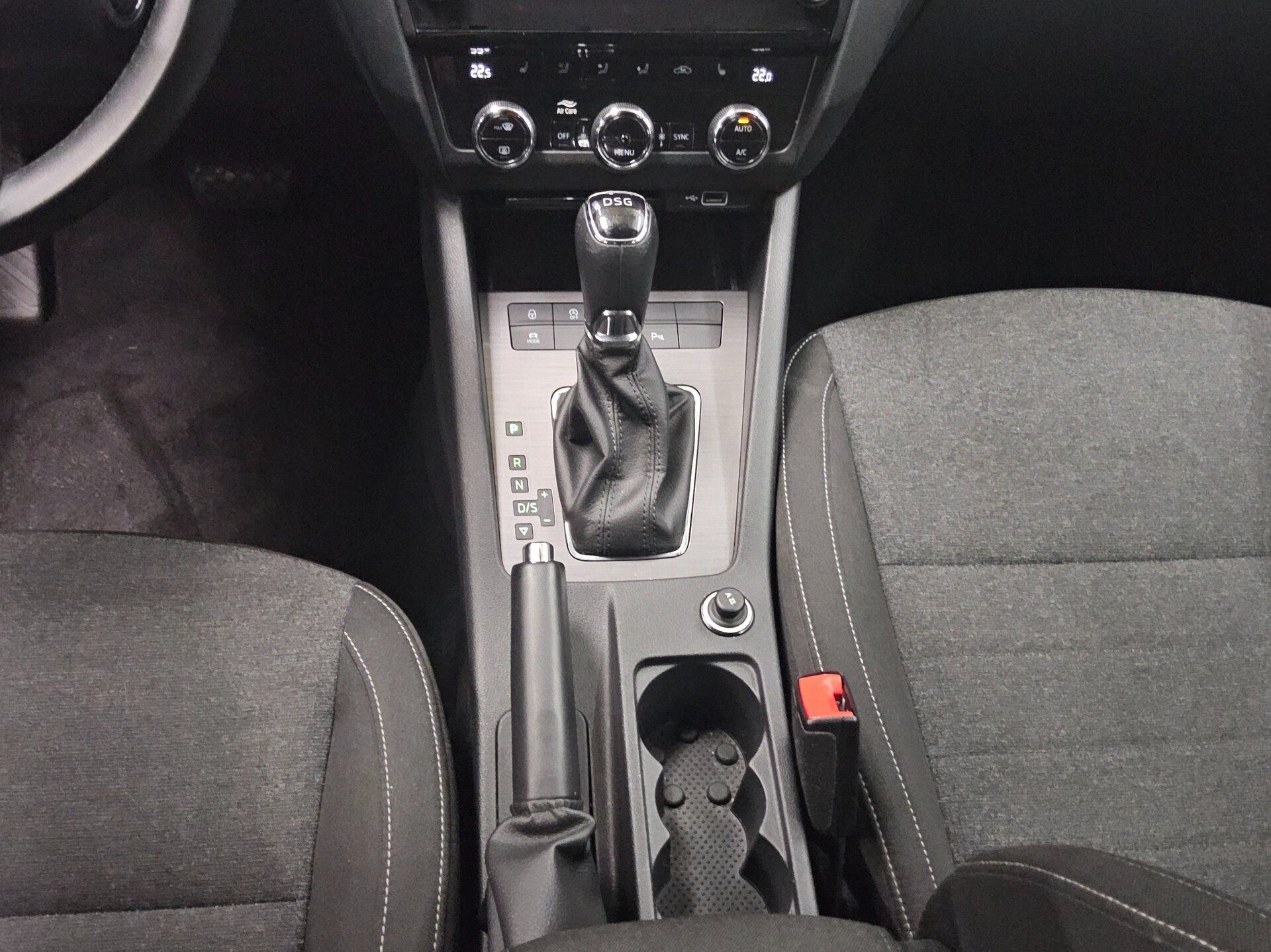 Skoda Octavia Kombi 1.6 TDI Soleil Navi LED RfK ACC 6