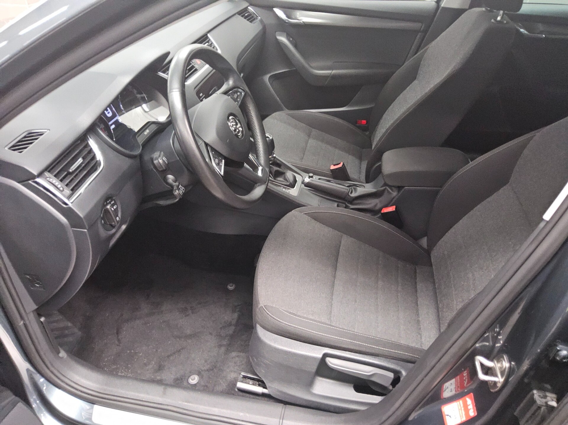 Skoda Octavia Kombi 1.6 TDI Soleil Navi LED RfK ACC 8