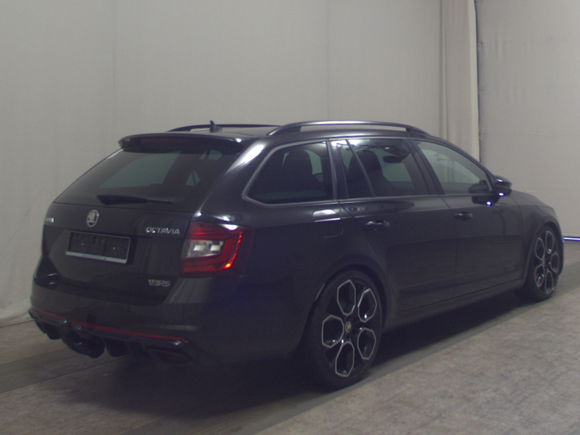 Skoda Octavia Kombi 2.0 TDI RS Navi LED AHK ACC Memory 4