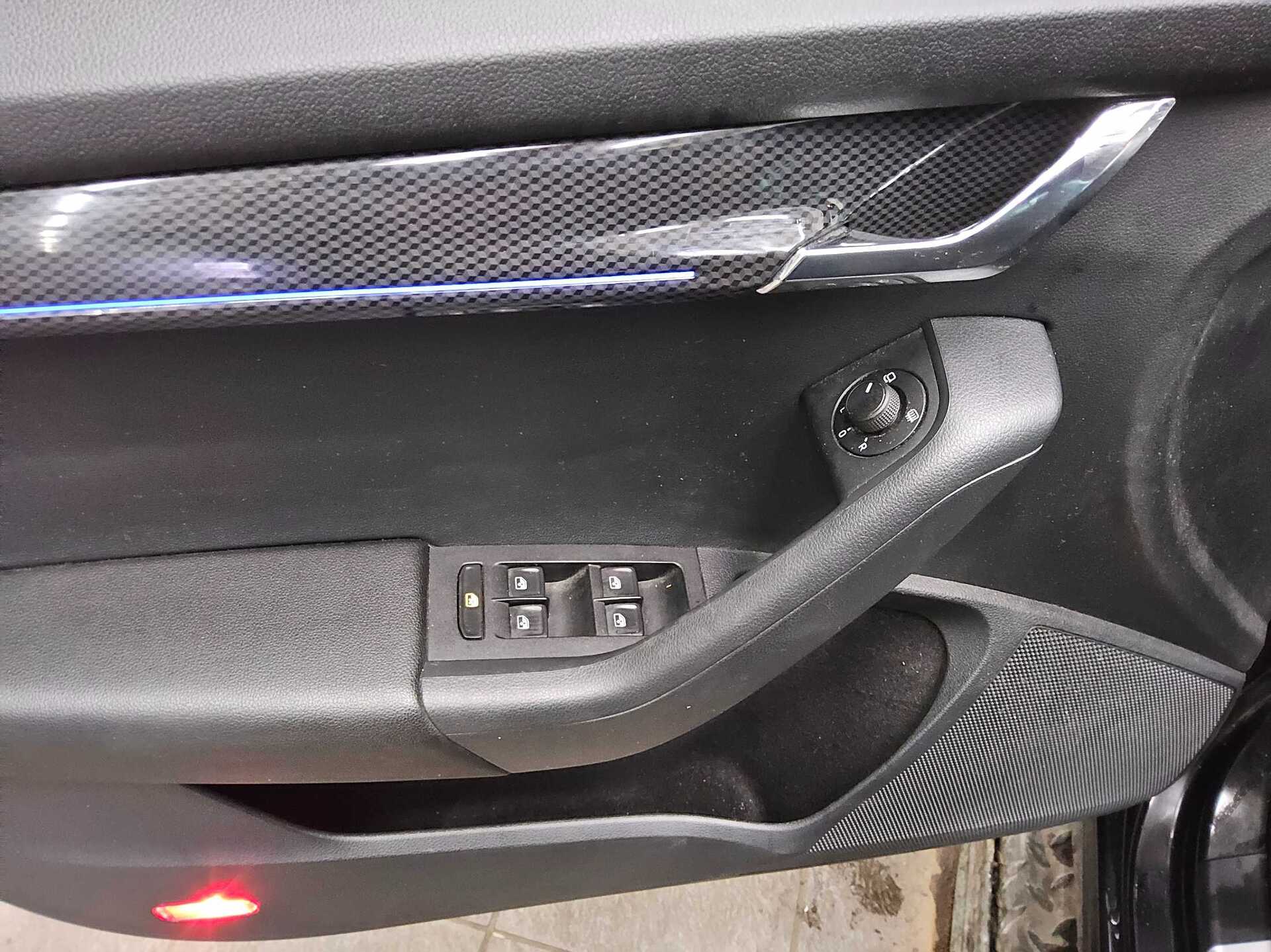 Skoda Octavia Kombi 2.0 TDI RS Navi LED AHK ACC Memory 9