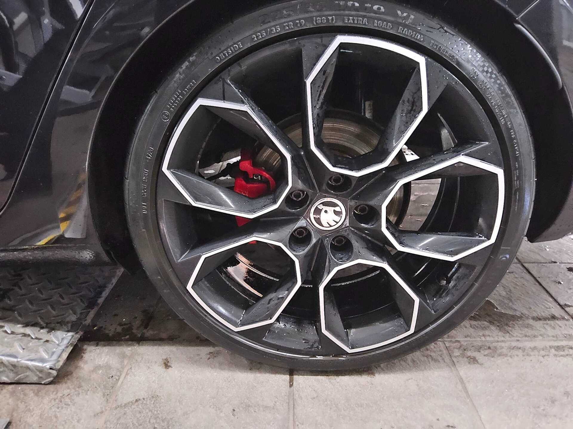 Skoda Octavia Kombi 2.0 TDI RS Navi LED AHK ACC Memory 10