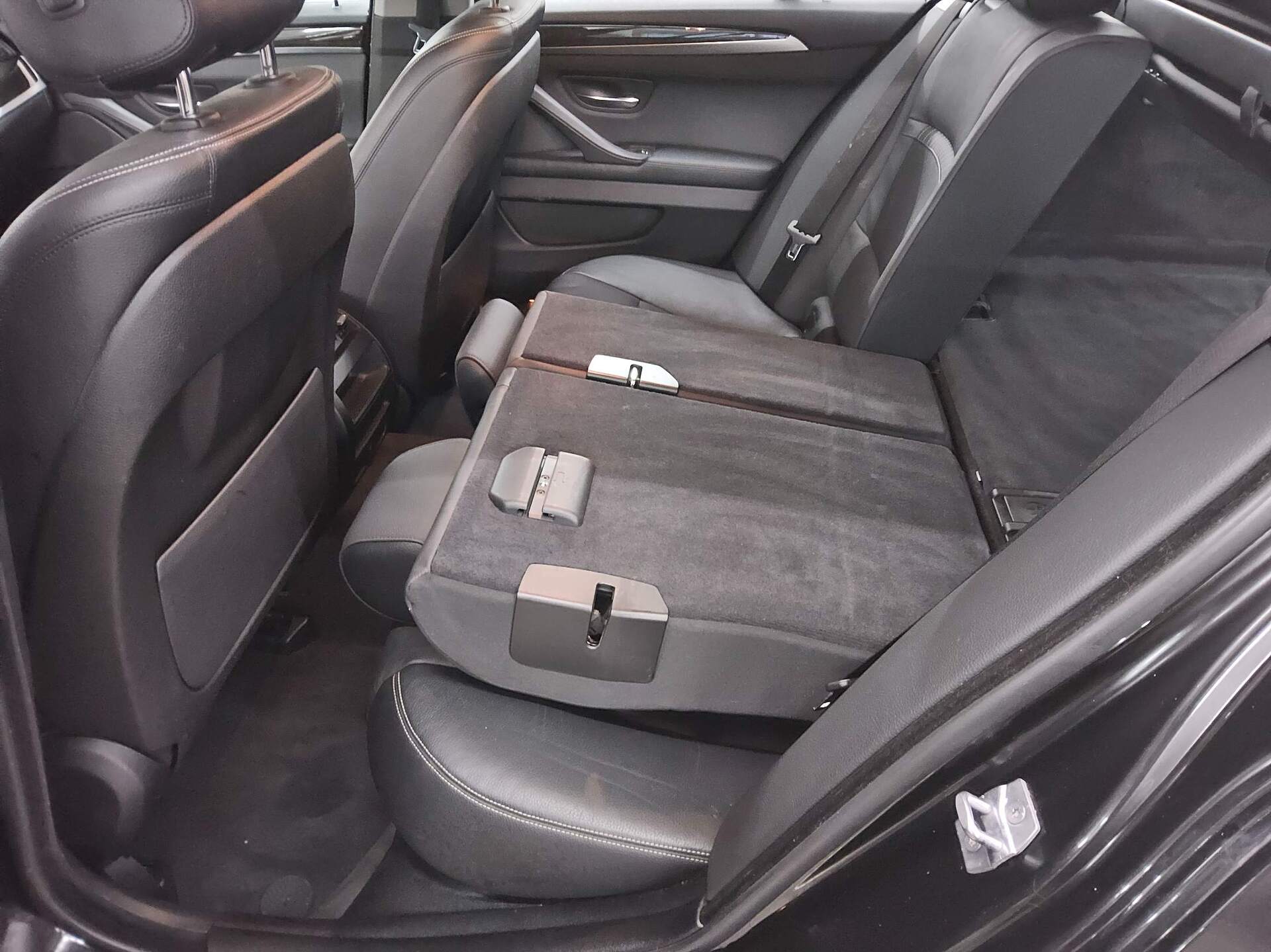 BMW 520dA Touring Leder Navi HiFi Xenon AHK 12