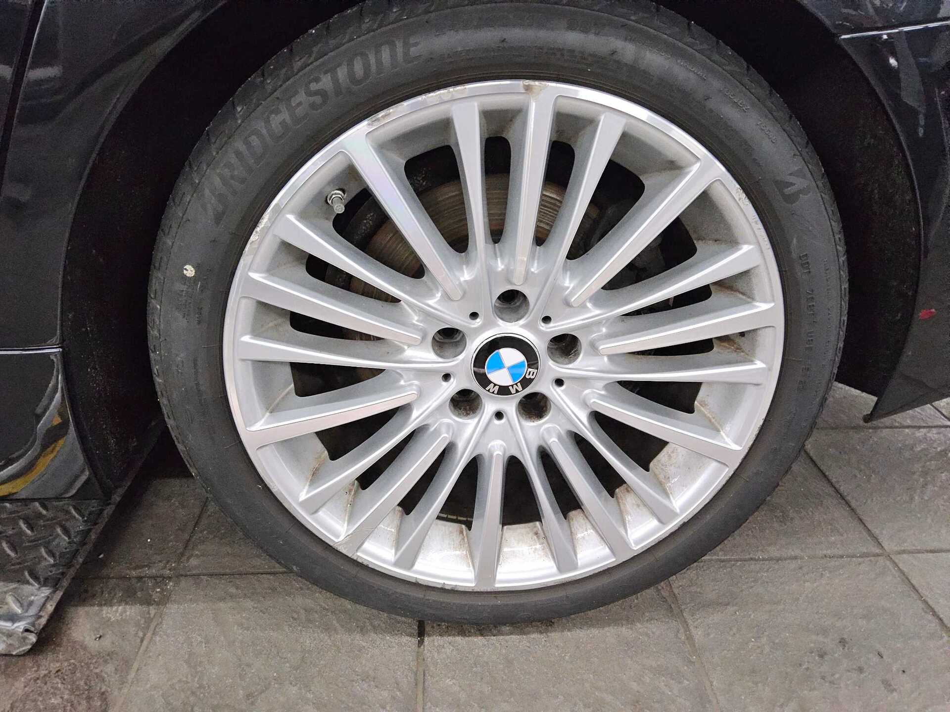 BMW 520dA Touring Leder Navi HiFi Xenon AHK 10