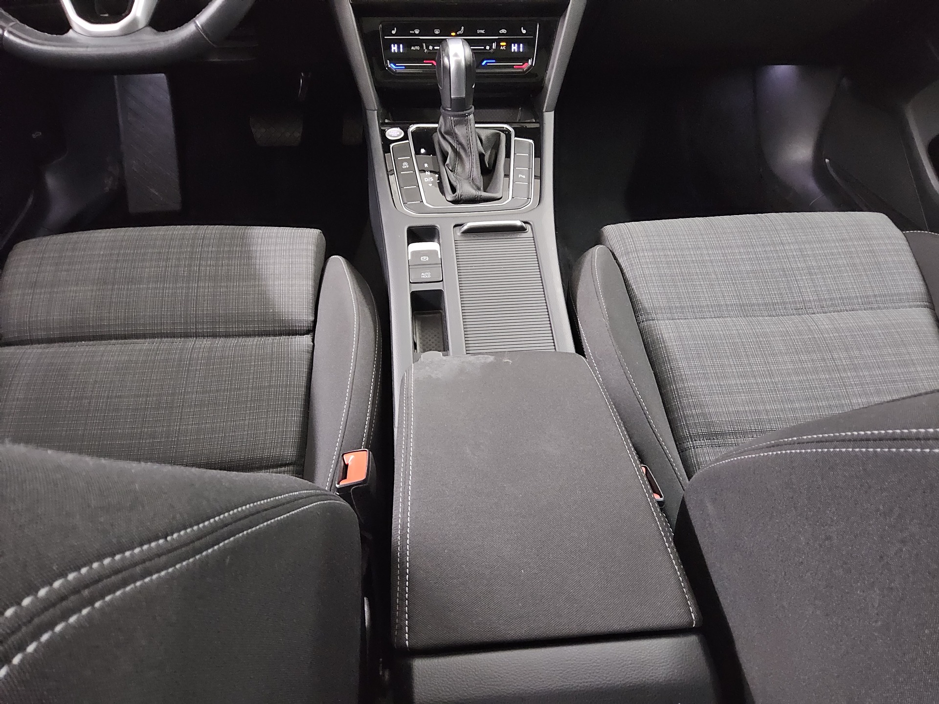 Volkswagen Passat Var. 2.0 TDI Business Navi LED DC Pano 6