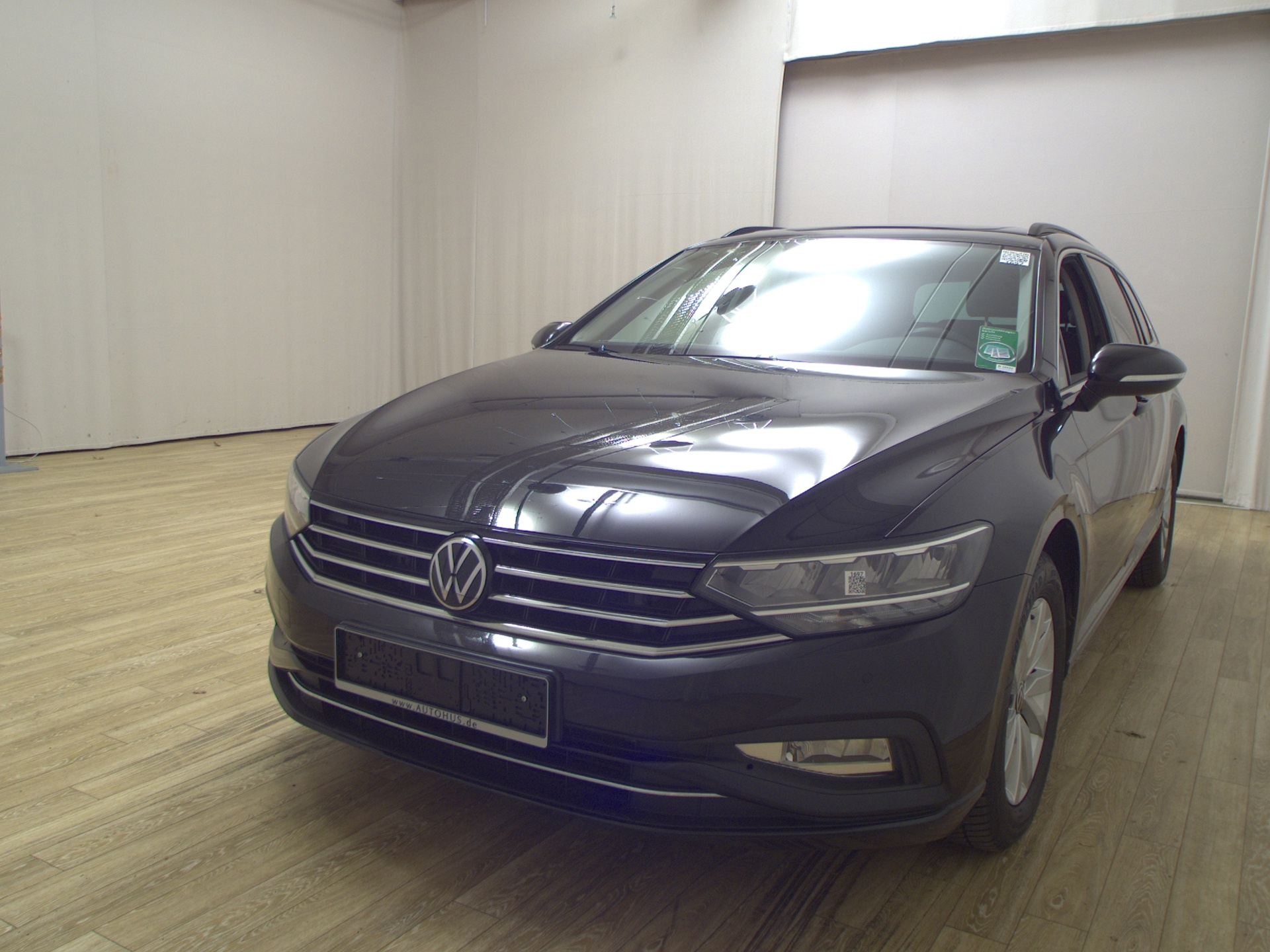 Volkswagen Passat Var. 2.0 TDI Business Navi LED DC Pano 2